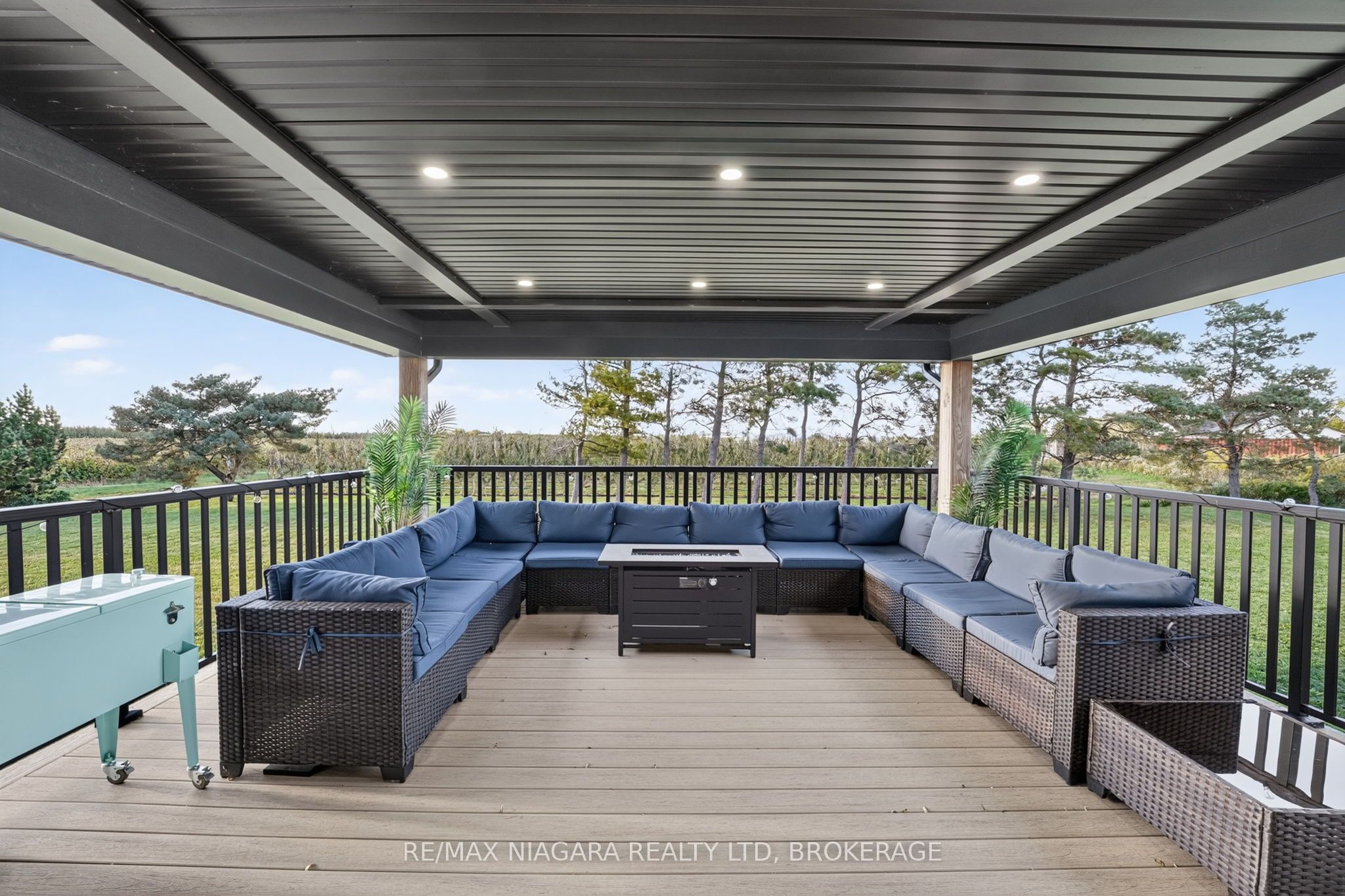 714 Carlton Street Property Photo 40