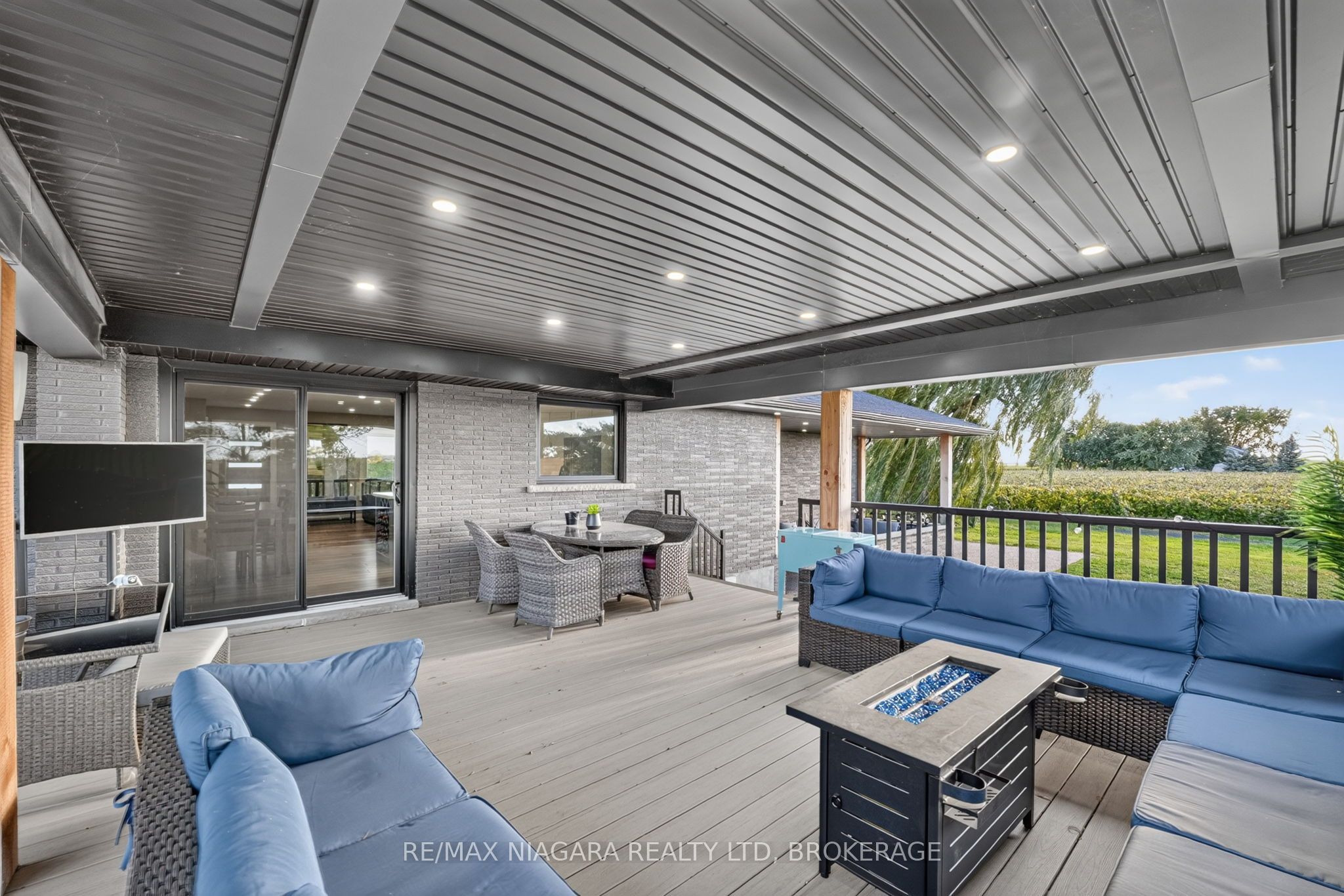 714 Carlton Street Property Photo 41
