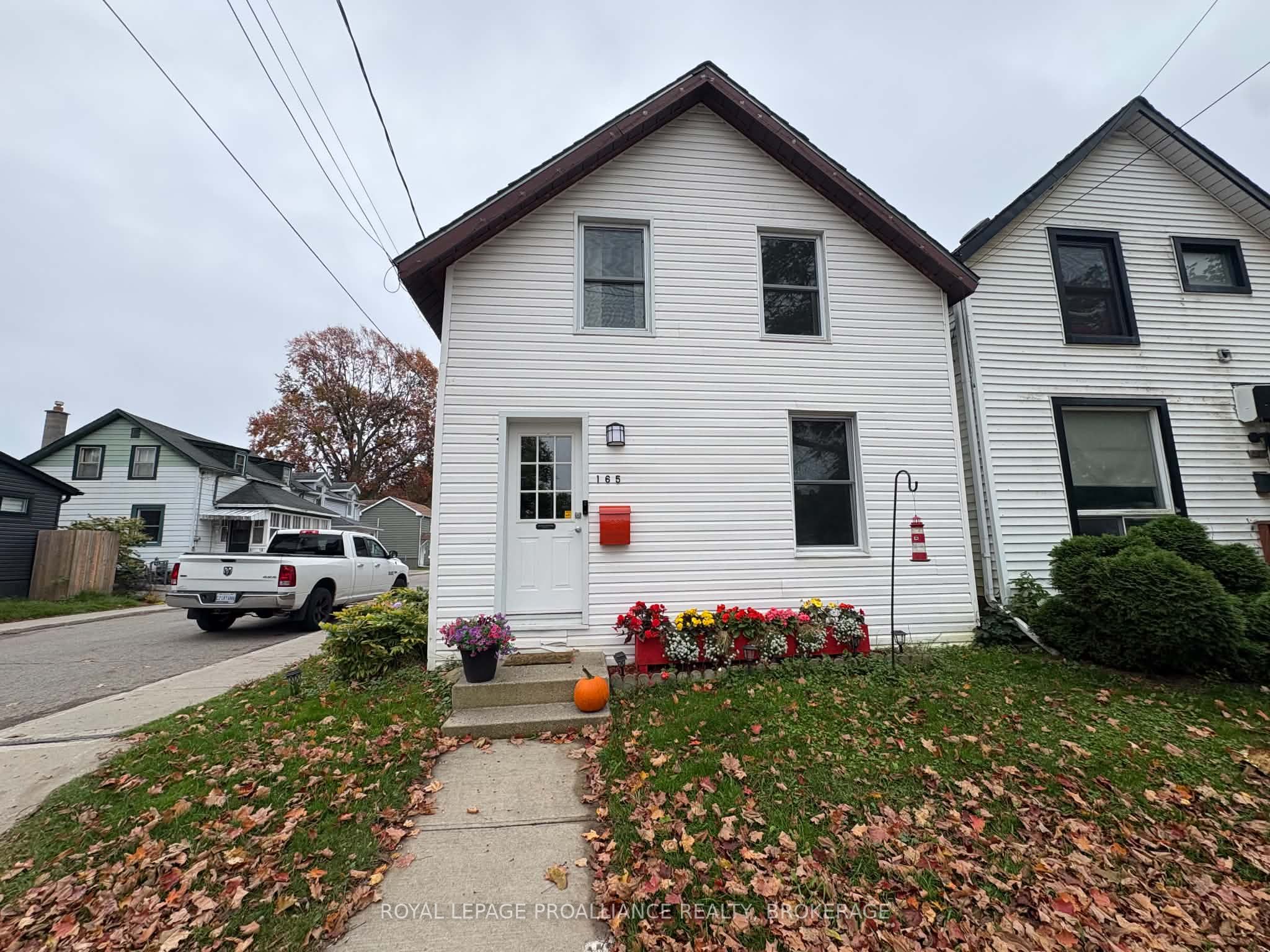 165 Pearl Street W Property Photo 1