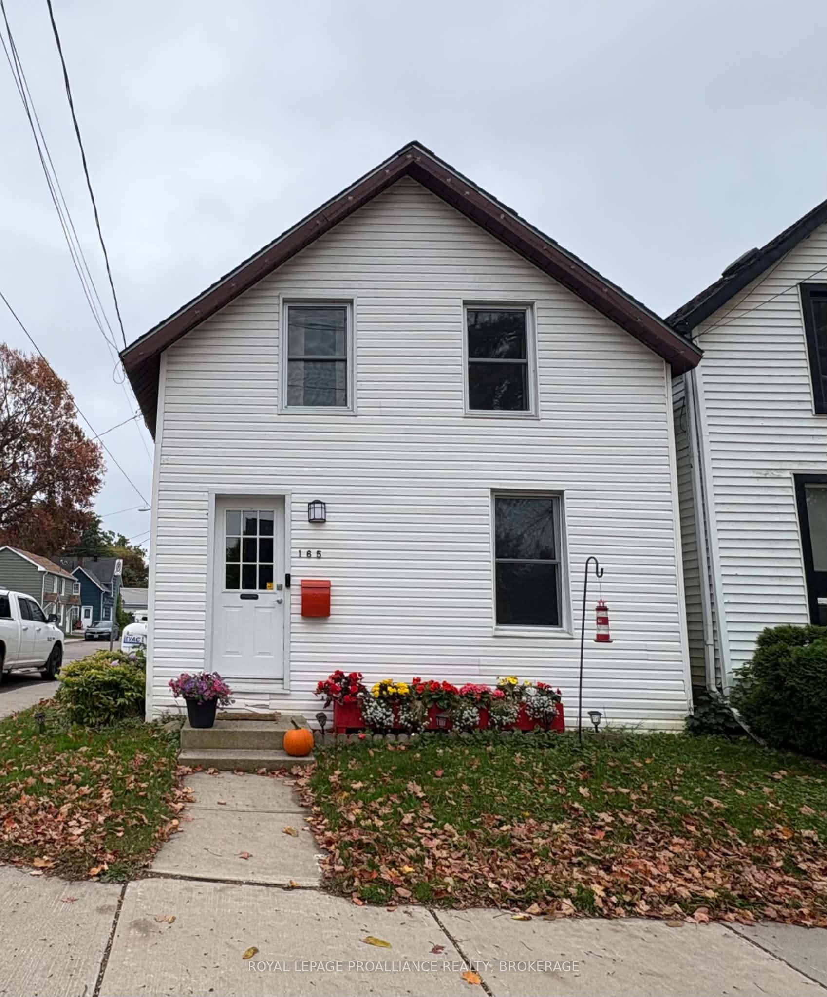165 Pearl Street W Property Photo 2
