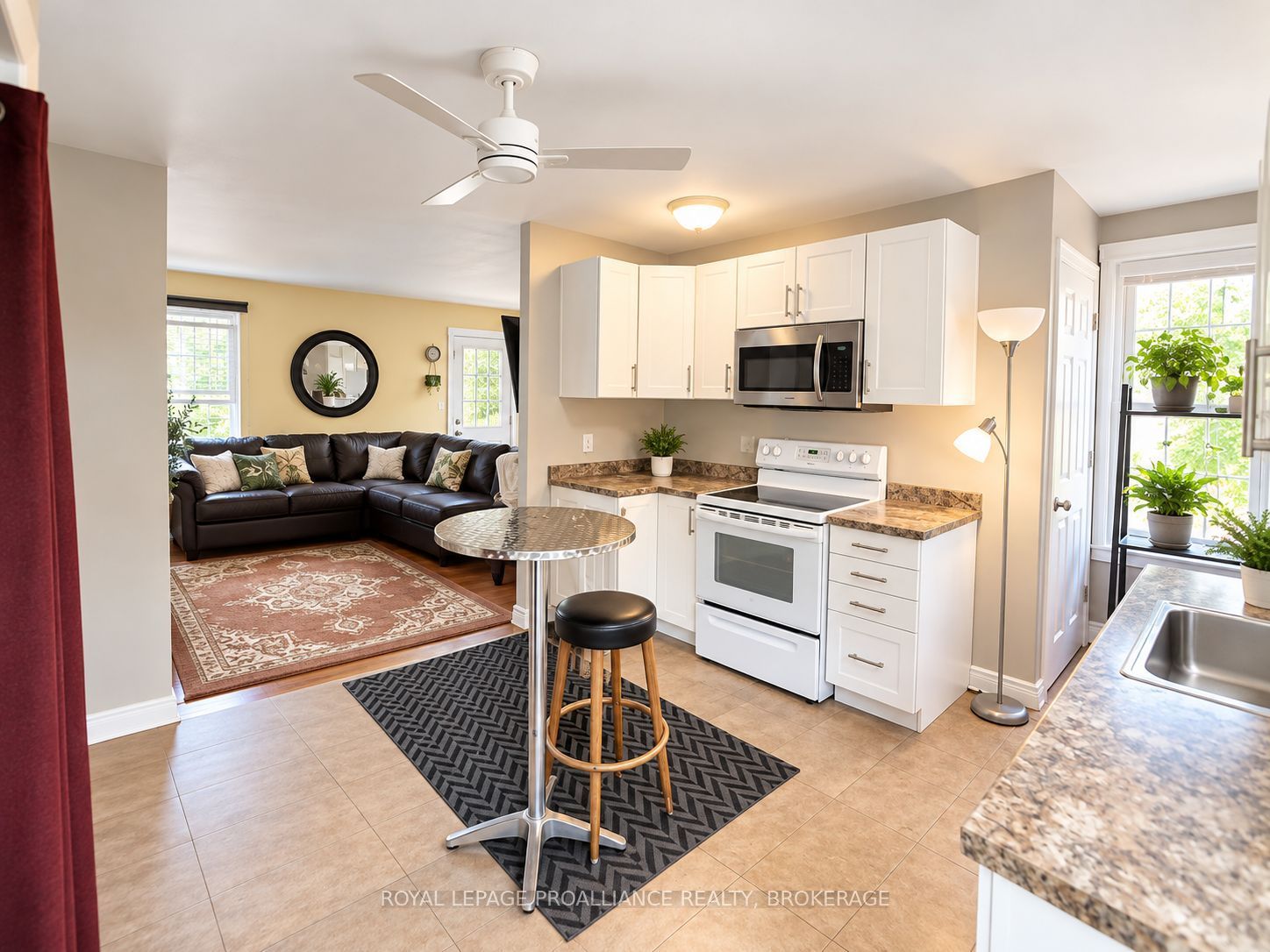 165 Pearl Street W Property Photo 4