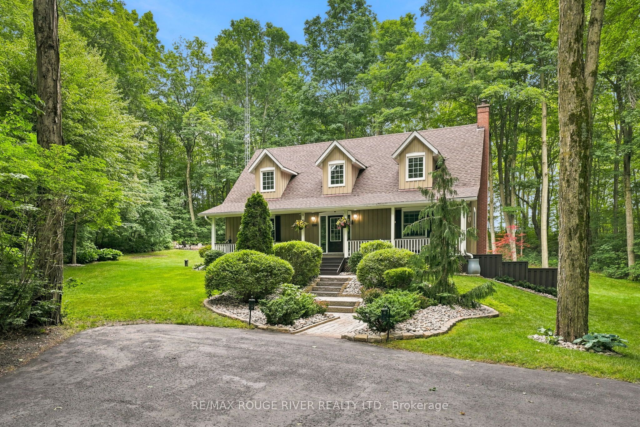 2774 Les Davey Road Property Photo 1