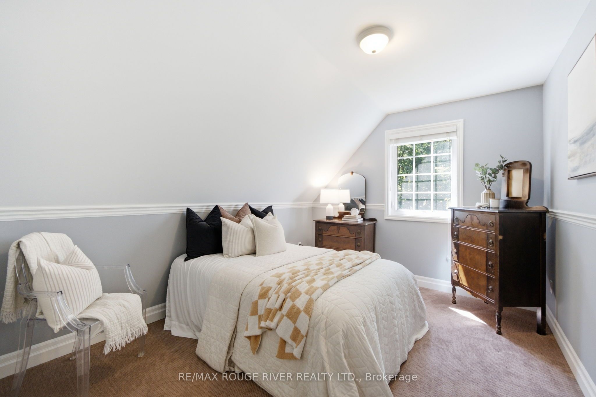 2774 Les Davey Road Property Photo 24