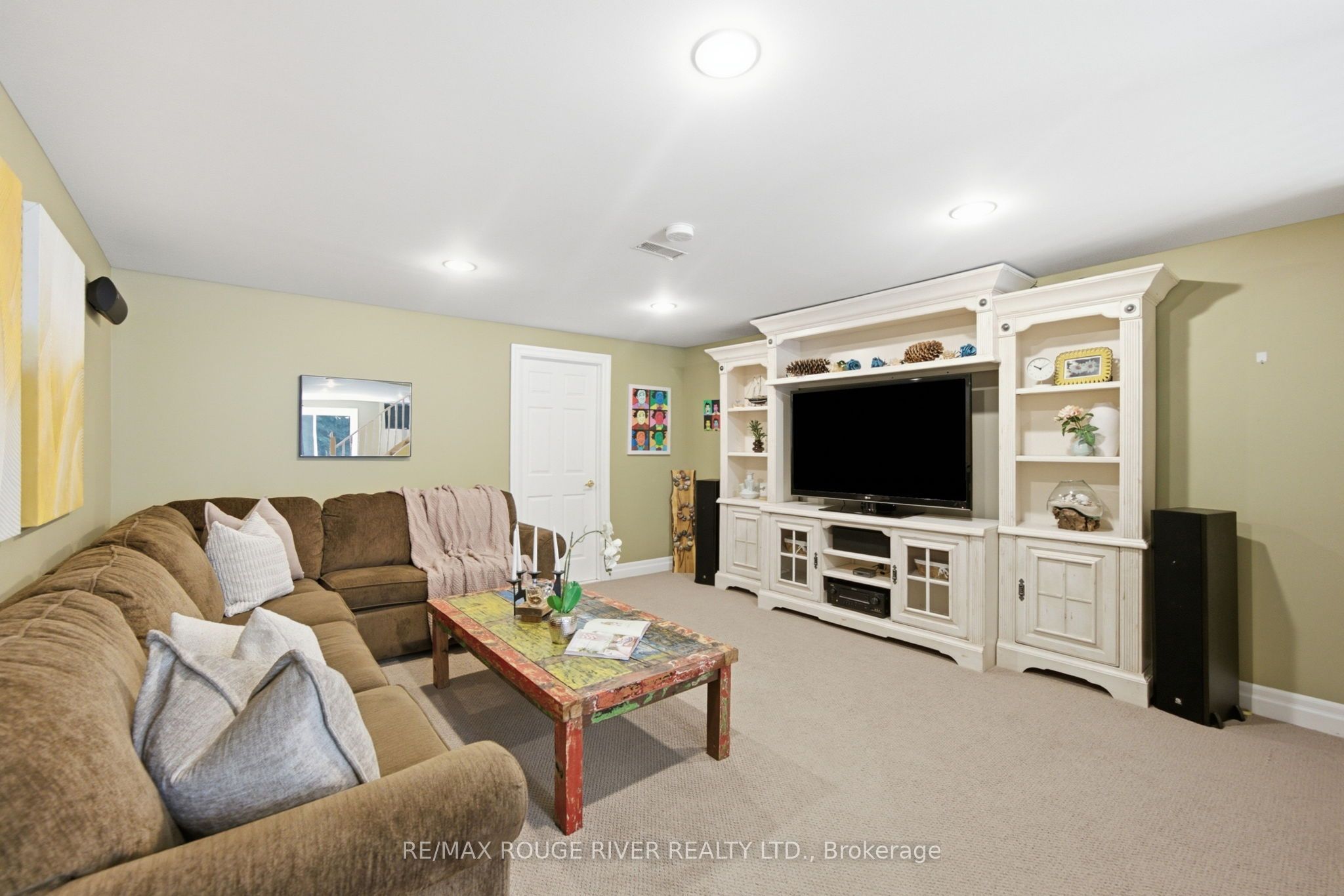 2774 Les Davey Road Property Photo 28