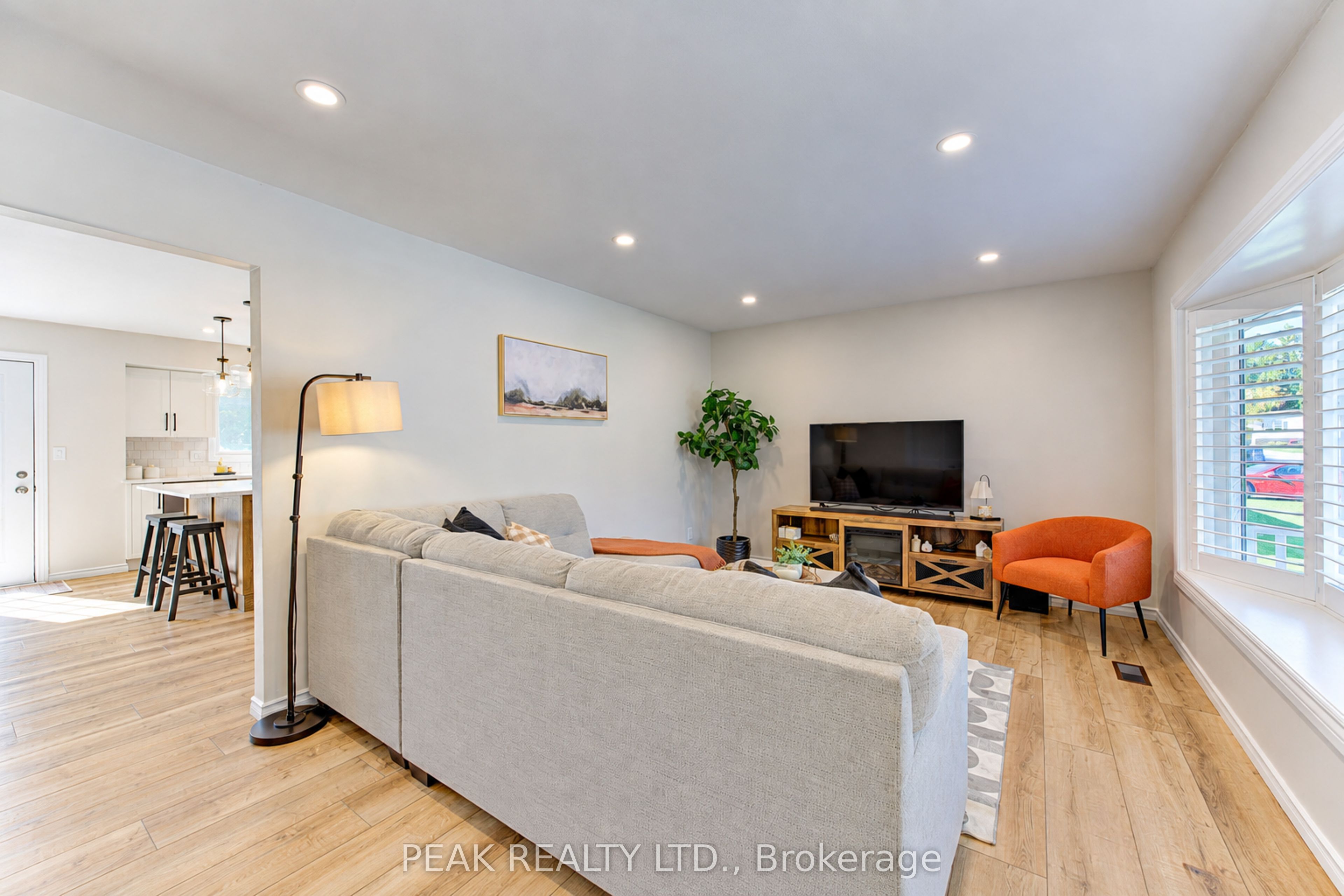 23 Jacob Street W Property Photo 5