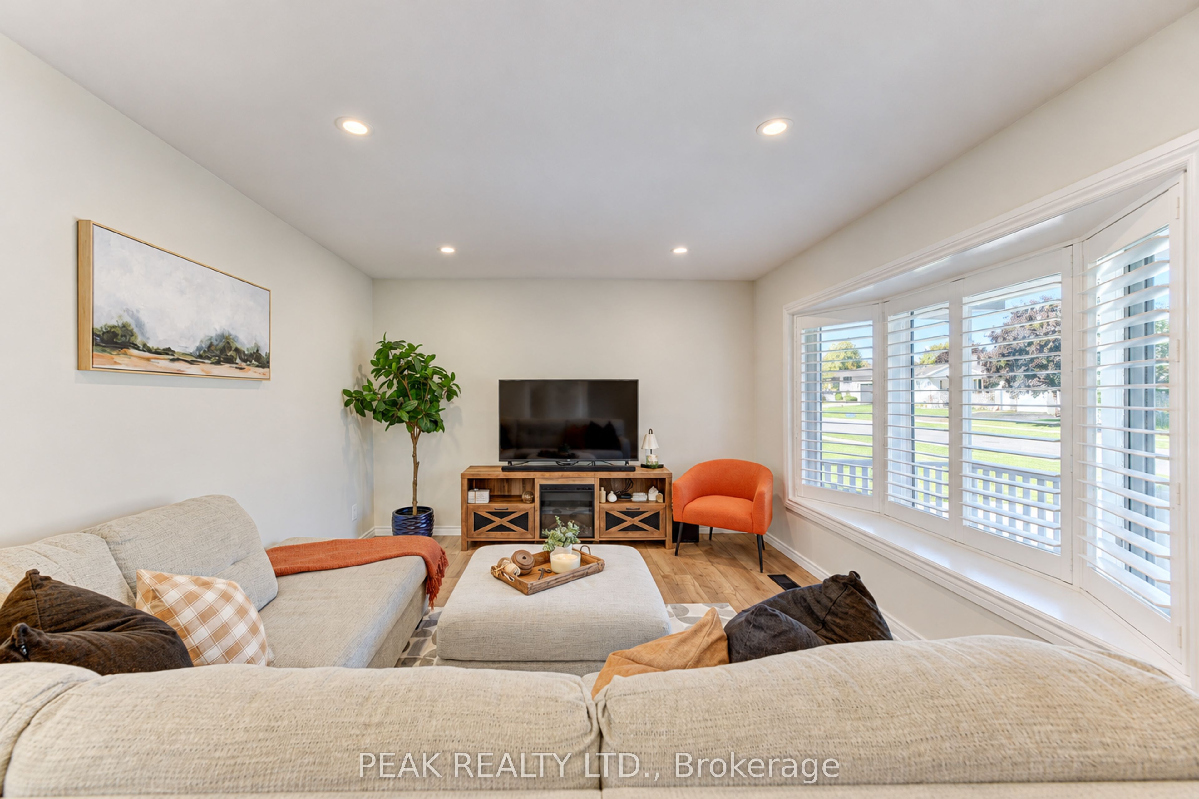 23 Jacob Street W Property Photo 6