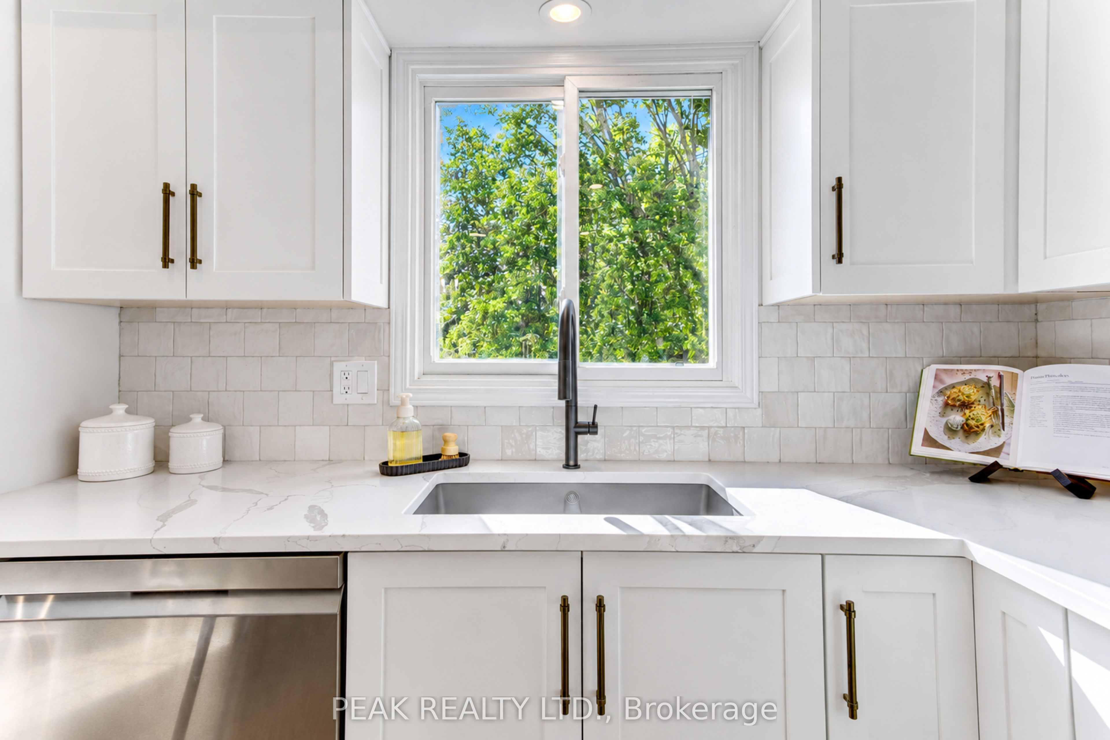 23 Jacob Street W Property Photo 12