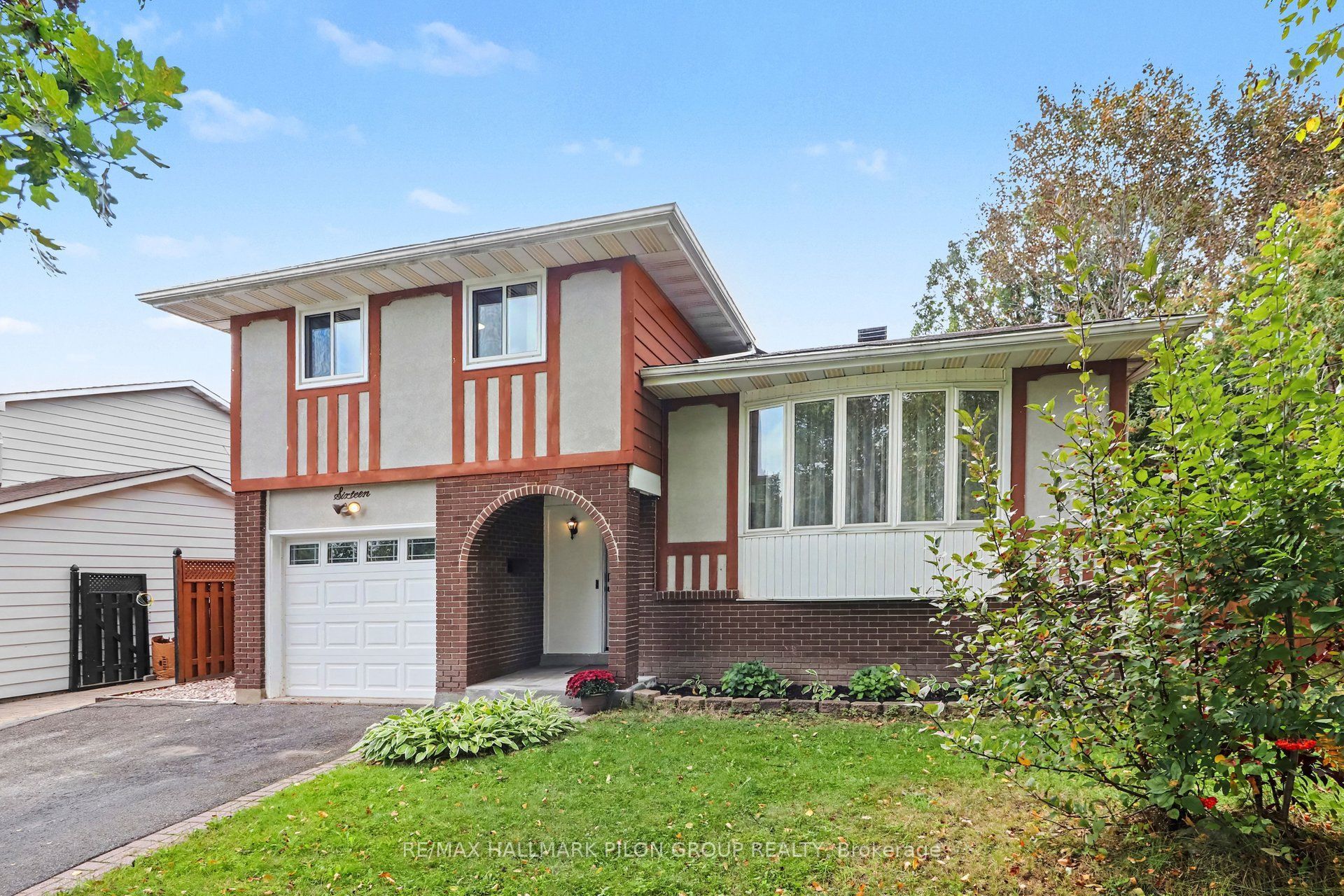 16 Eastpark Drive Property Photo 1