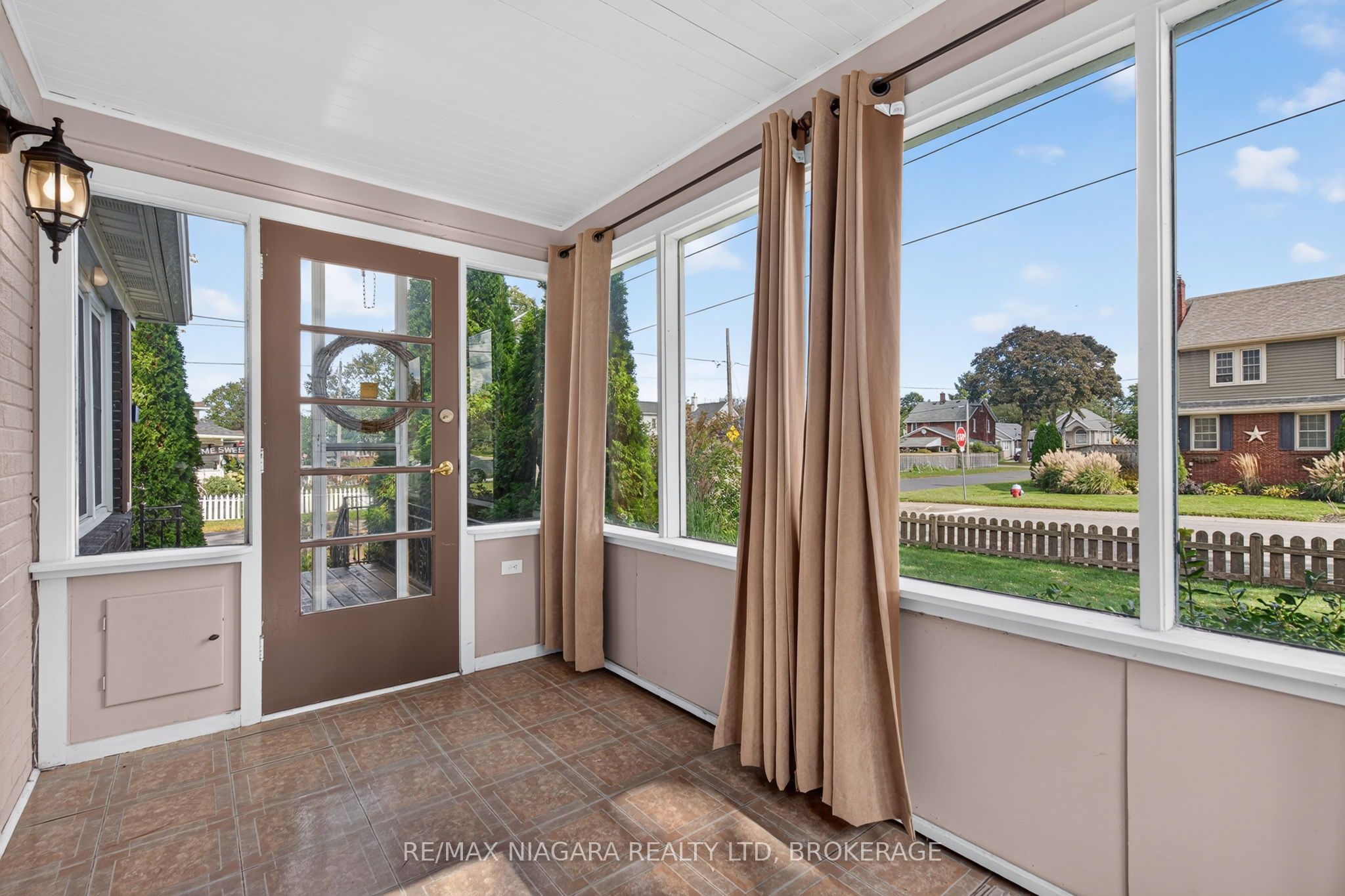 5657 Prince Edward Avenue Property Photo 6