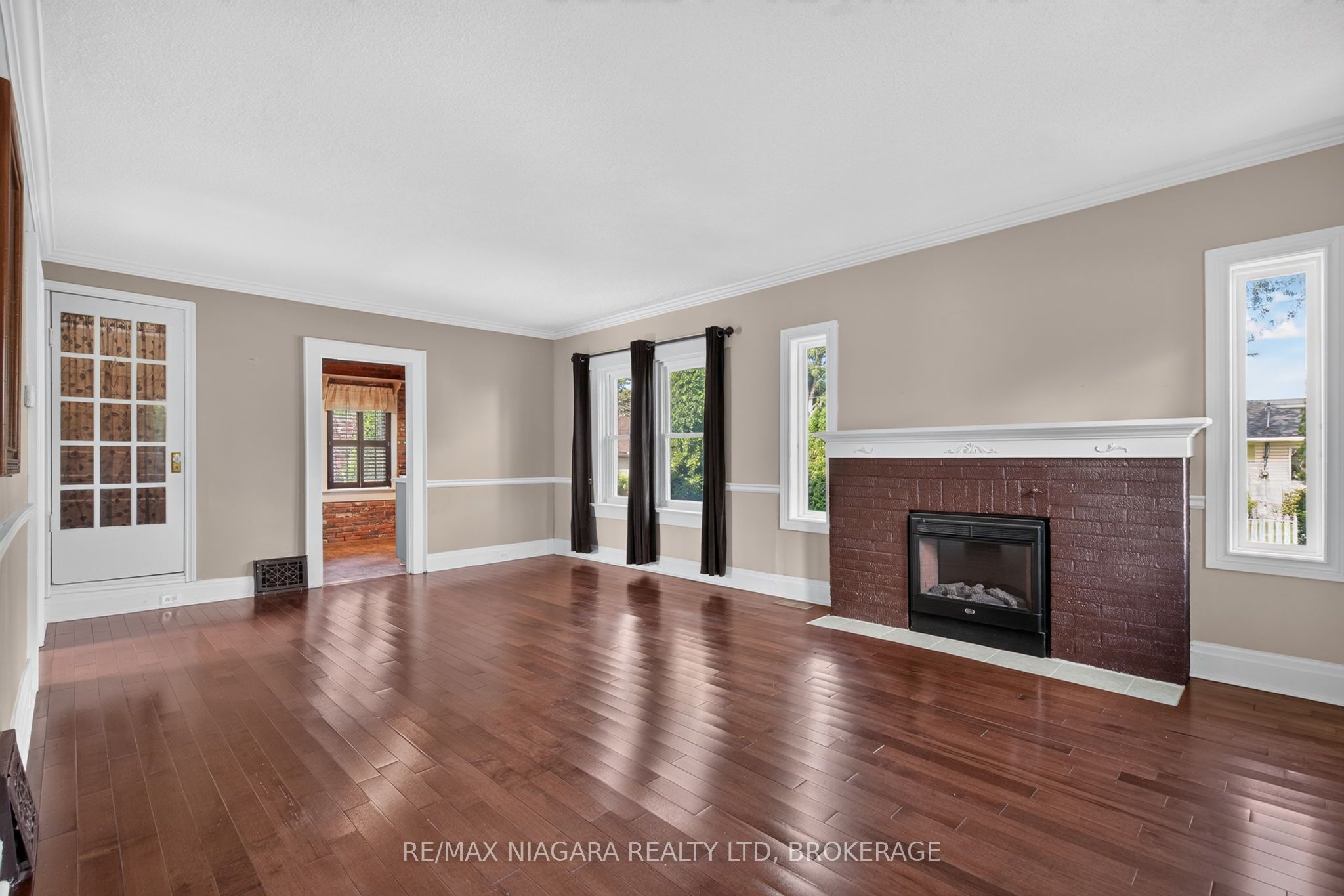 5657 Prince Edward Avenue Property Photo 8