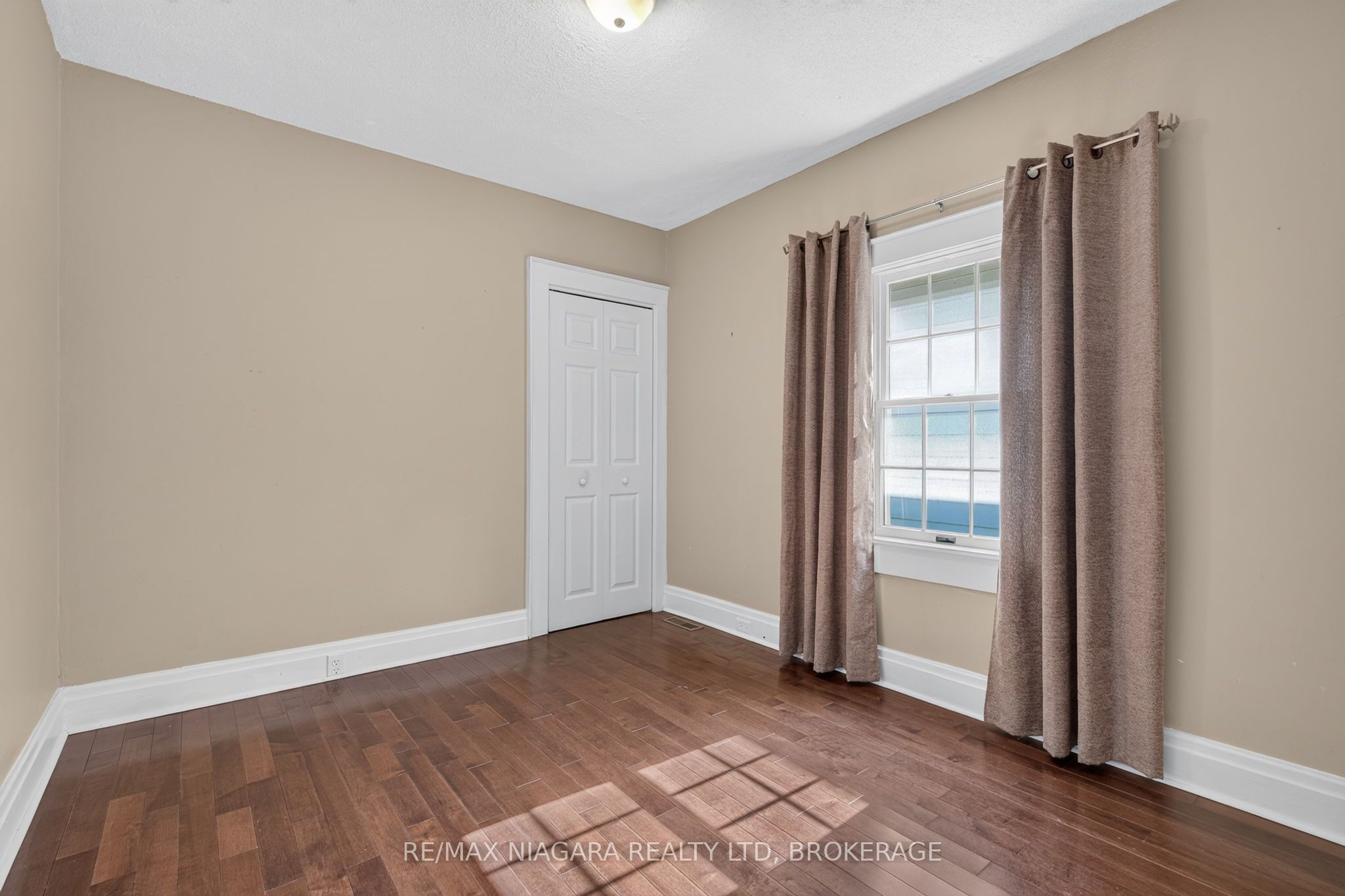 5657 Prince Edward Avenue Property Photo 12