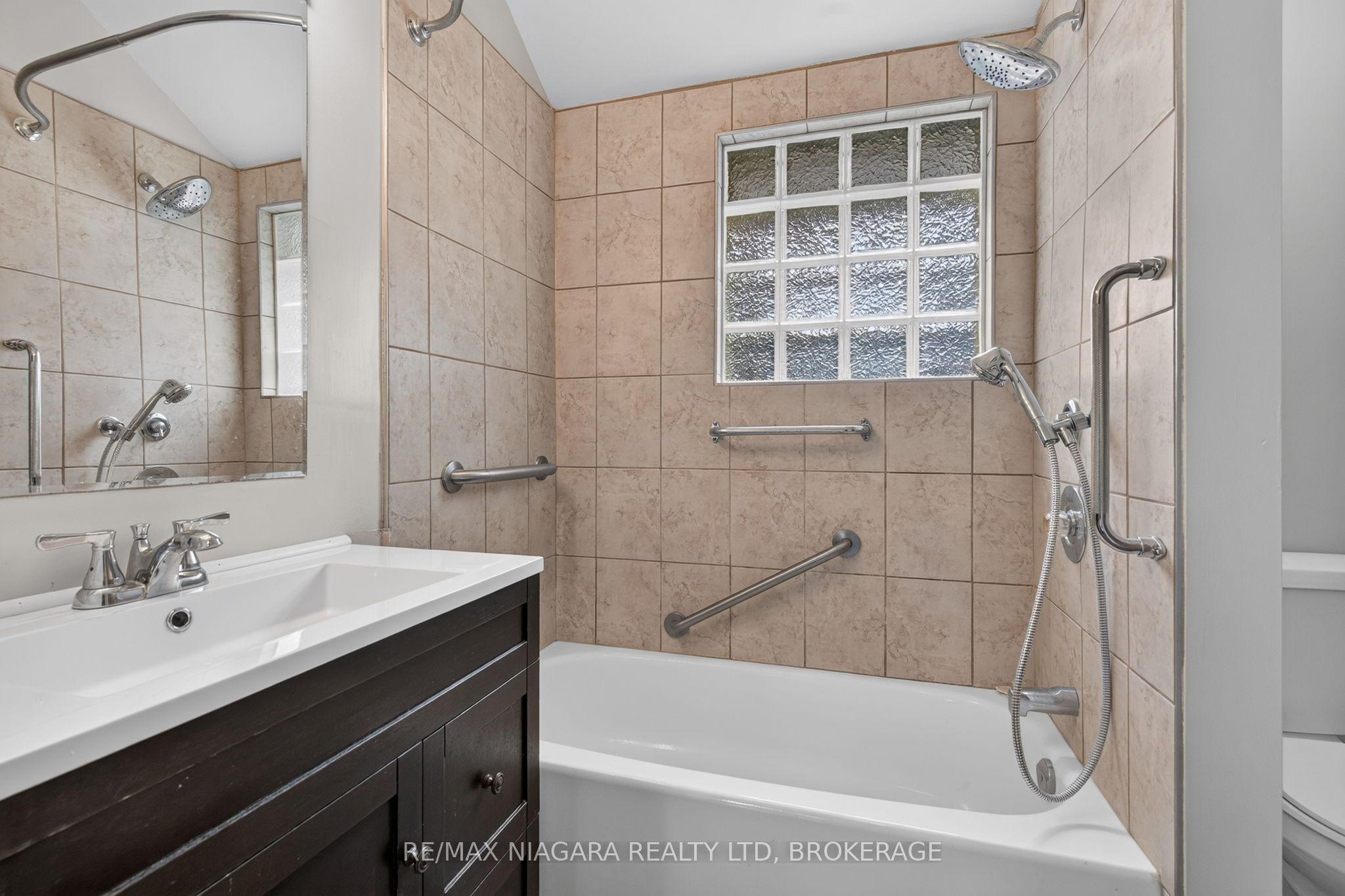 5657 Prince Edward Avenue Property Photo 13