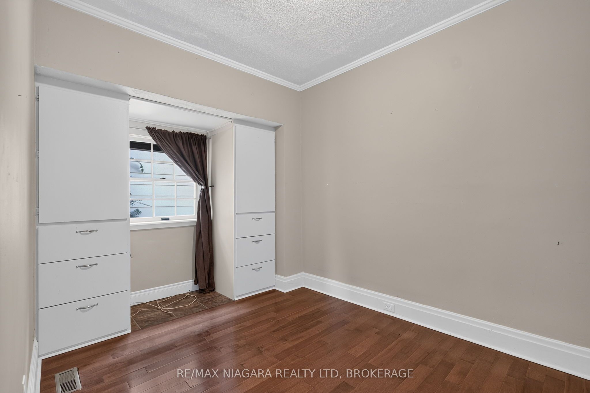 5657 Prince Edward Avenue Property Photo 15