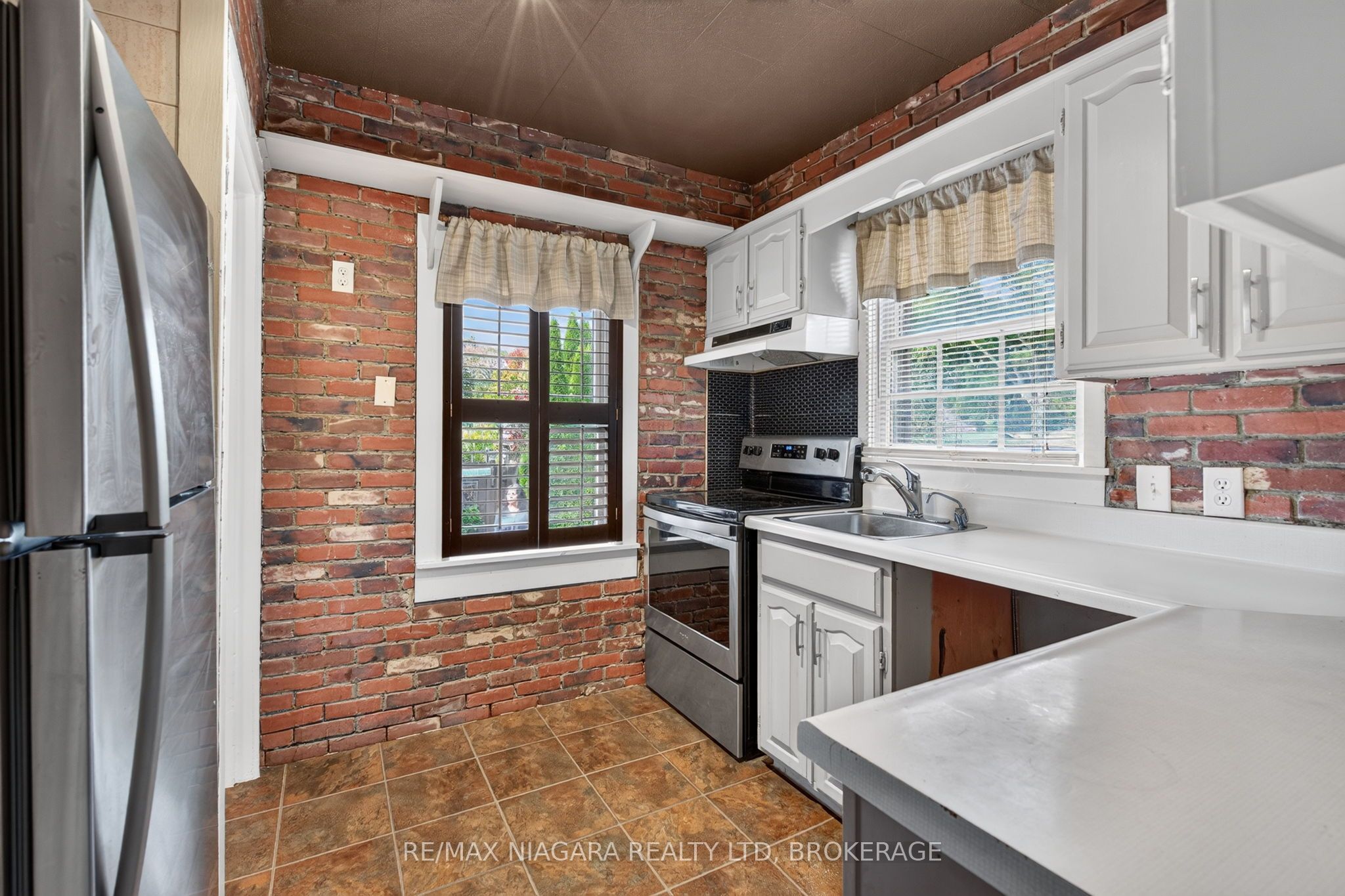 5657 Prince Edward Avenue Property Photo 16