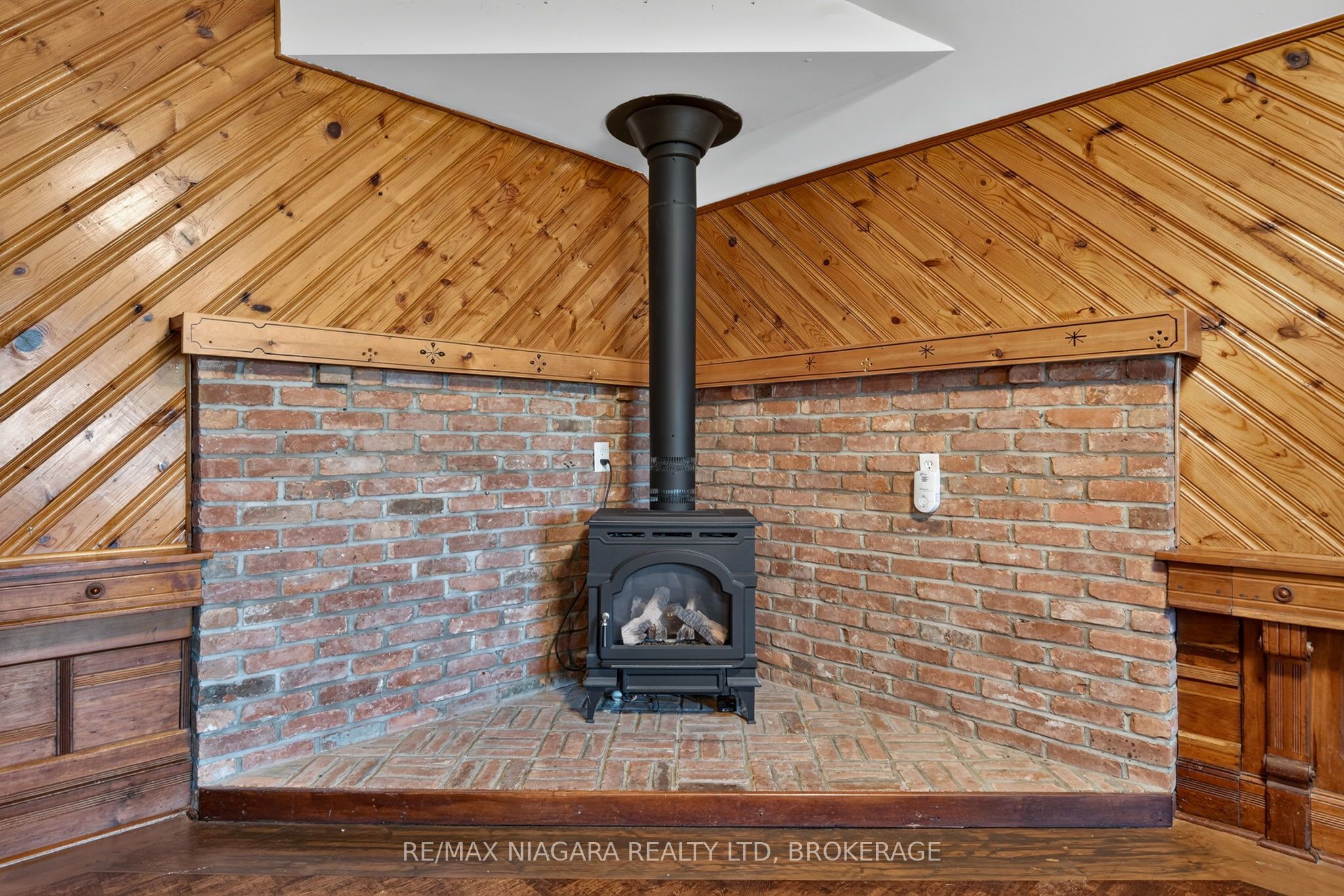 5657 Prince Edward Avenue Property Photo 20