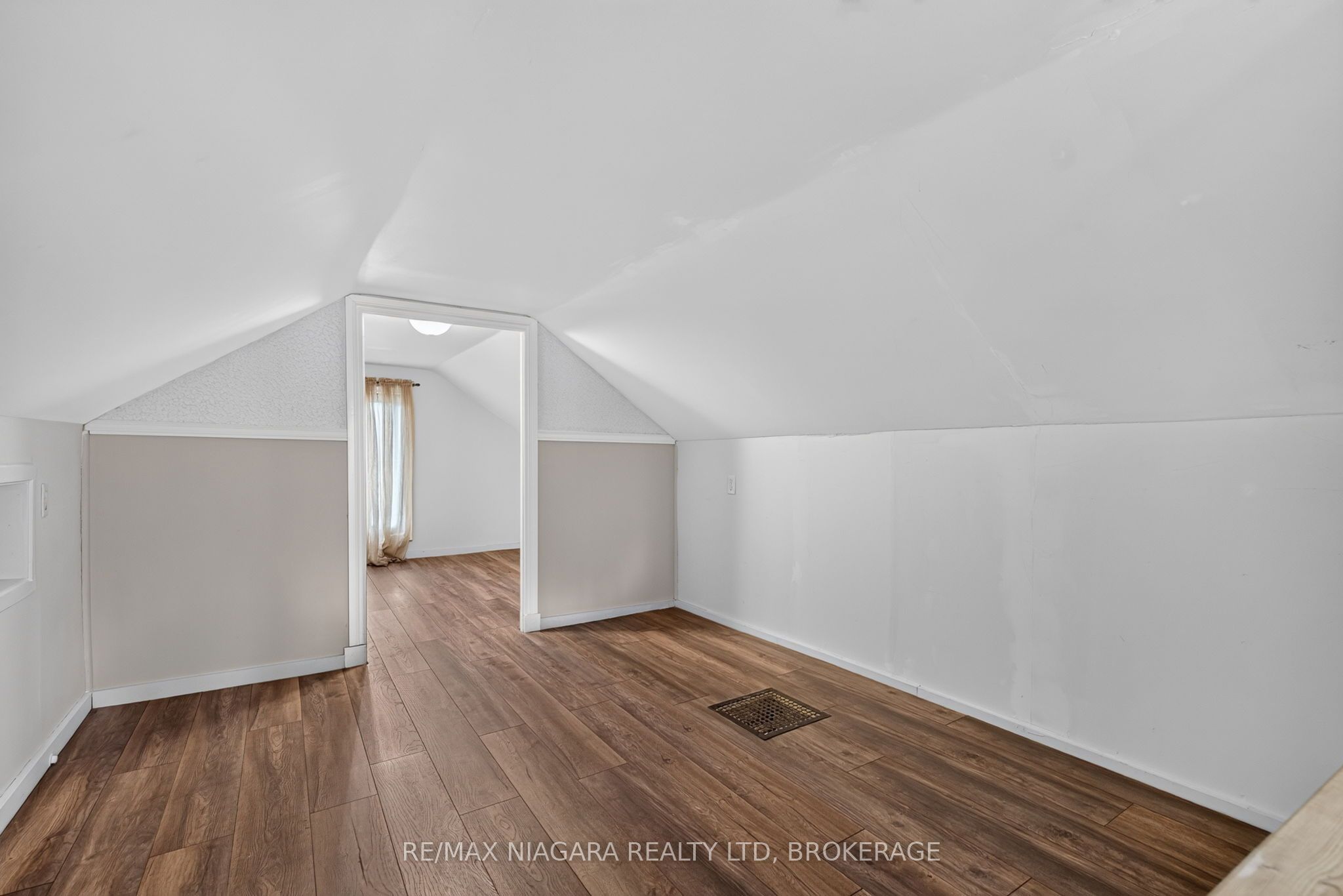 5657 Prince Edward Avenue Property Photo 23