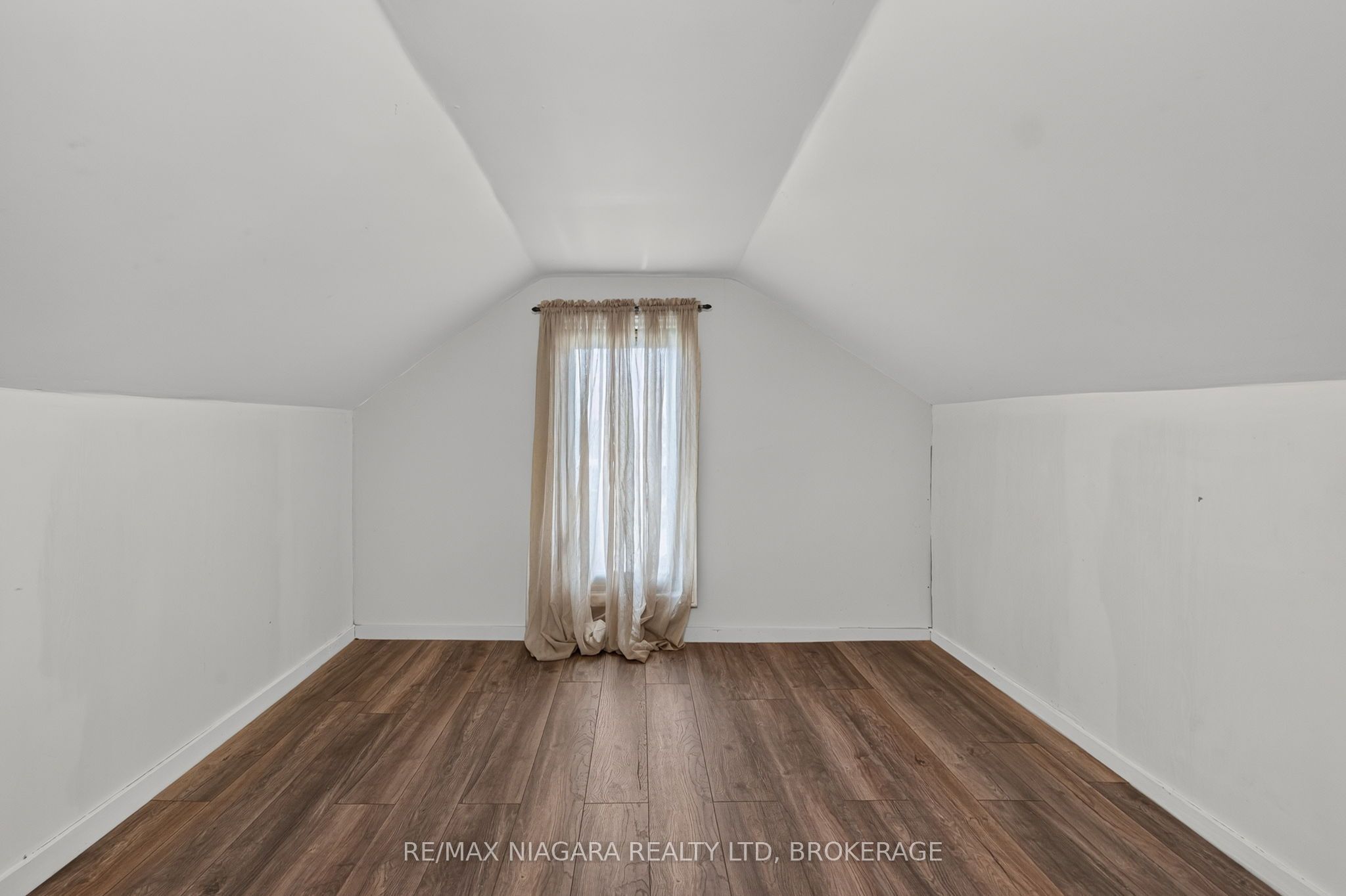 5657 Prince Edward Avenue Property Photo 24