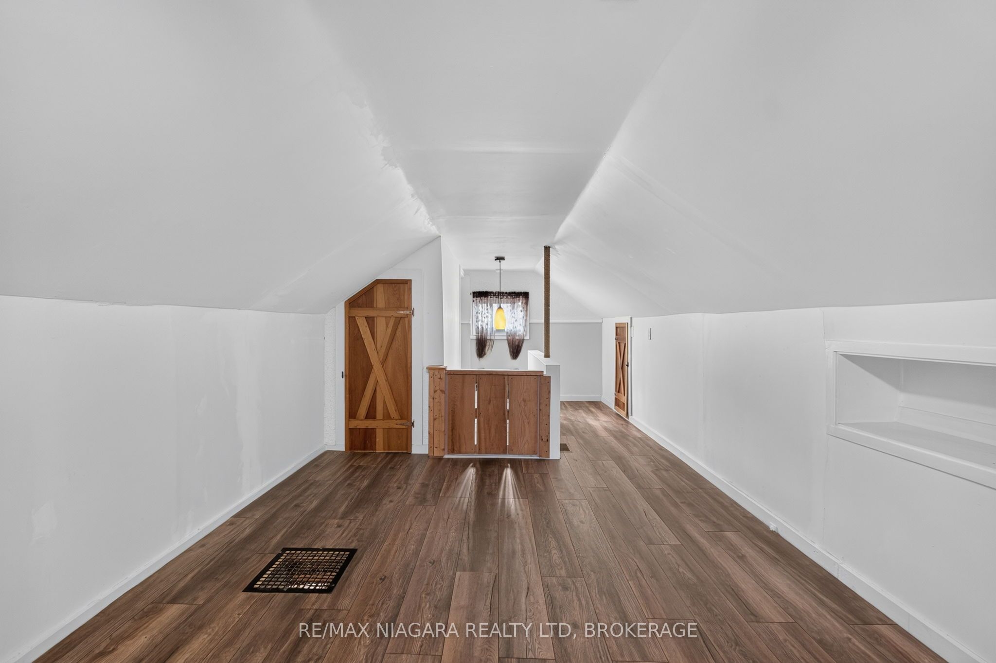 5657 Prince Edward Avenue Property Photo 25