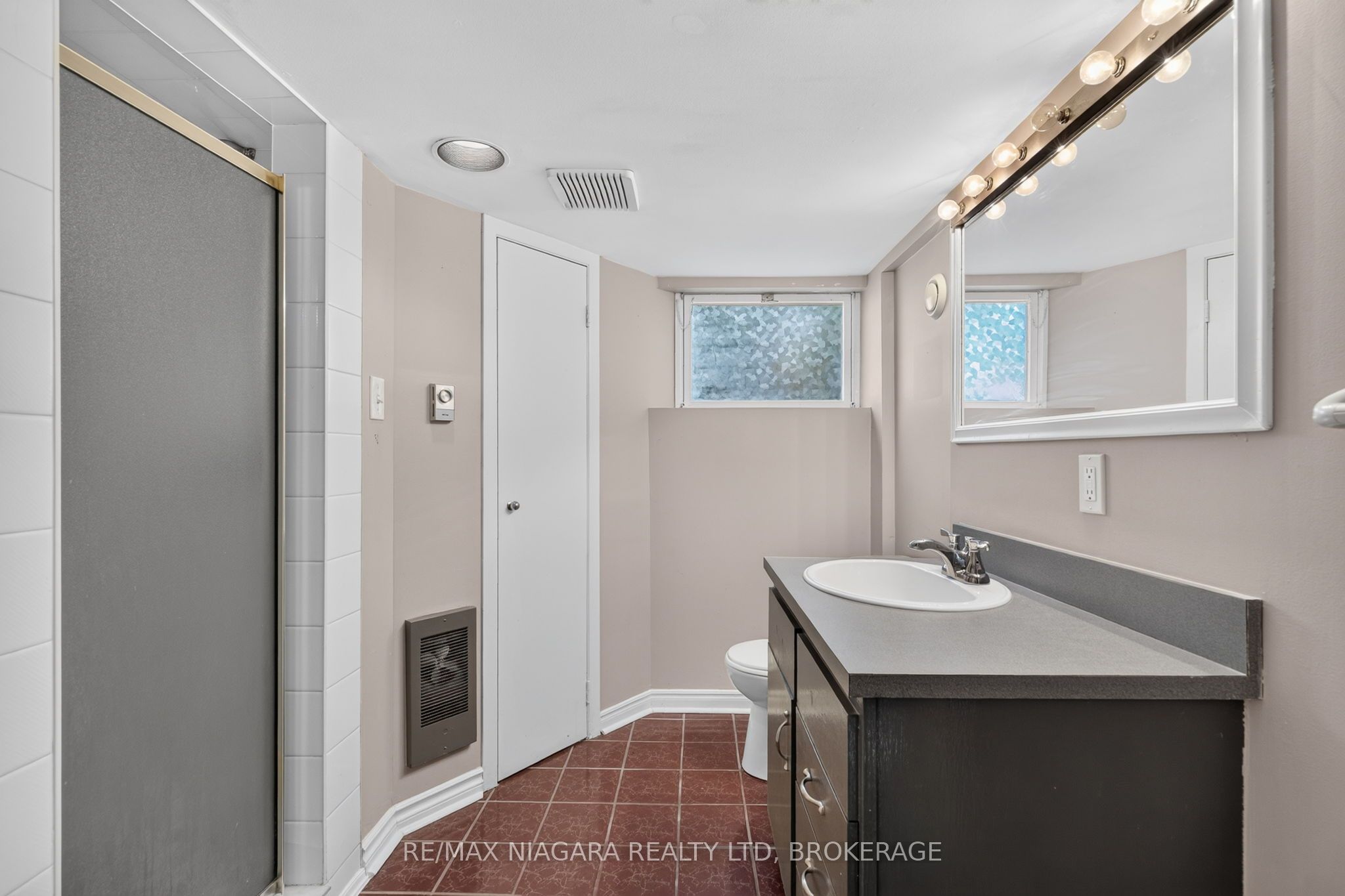 5657 Prince Edward Avenue Property Photo 26