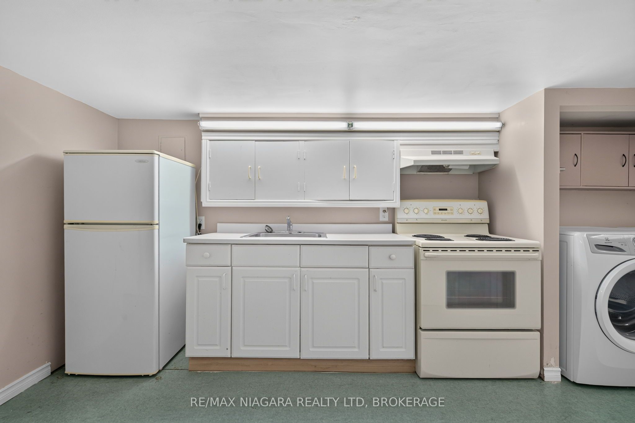 5657 Prince Edward Avenue Property Photo 31