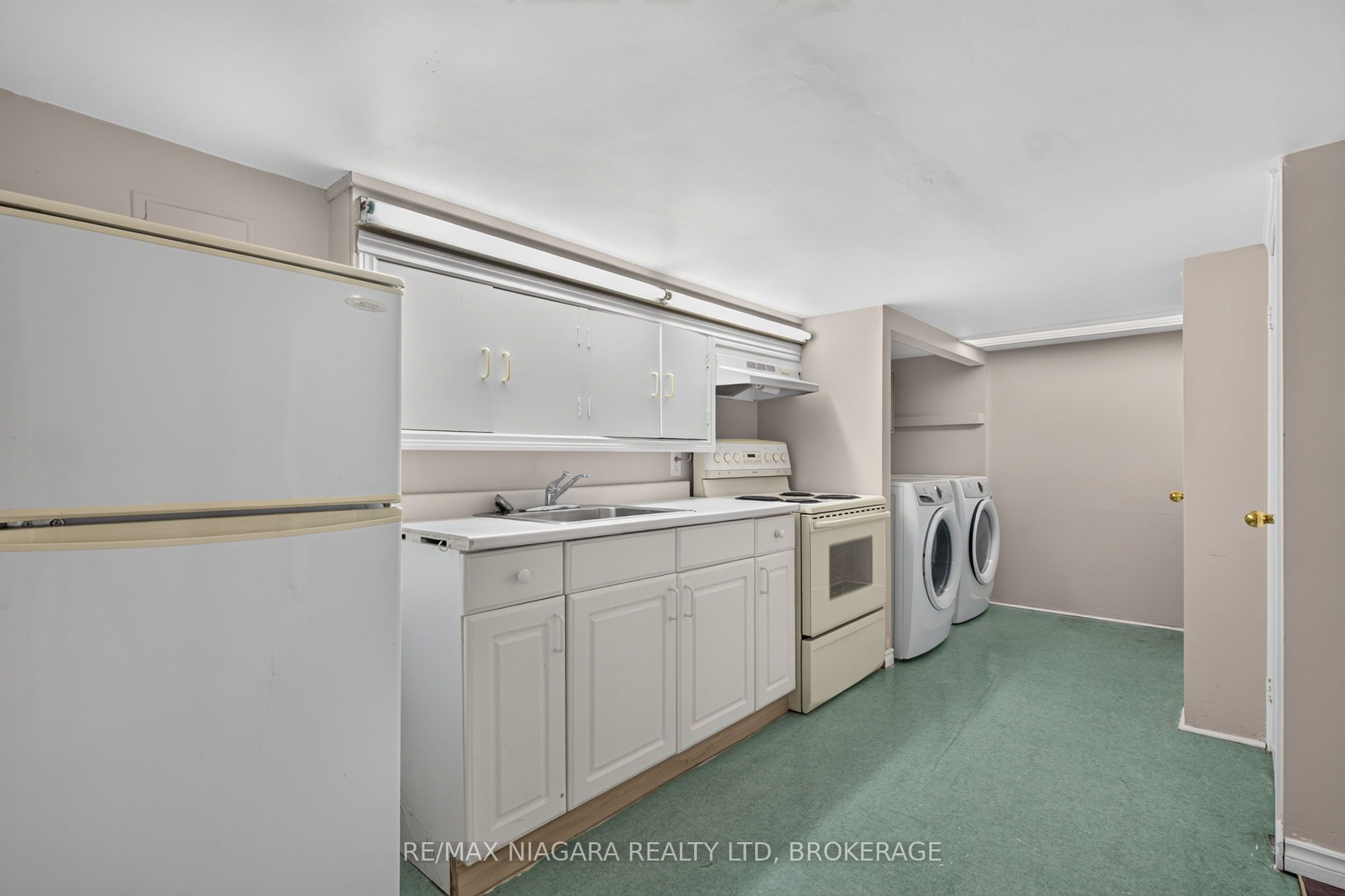 5657 Prince Edward Avenue Property Photo 32
