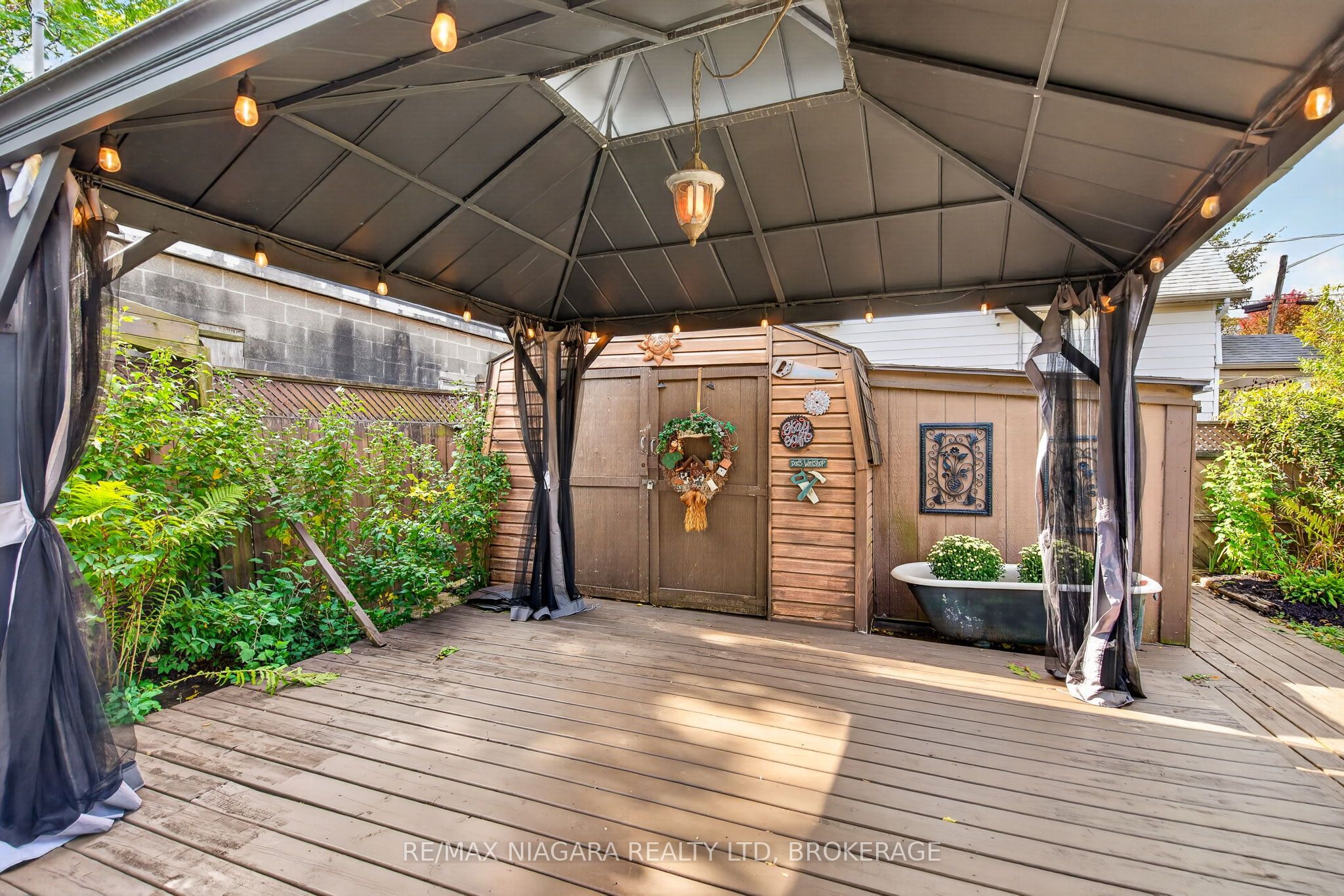 5657 Prince Edward Avenue Property Photo 39