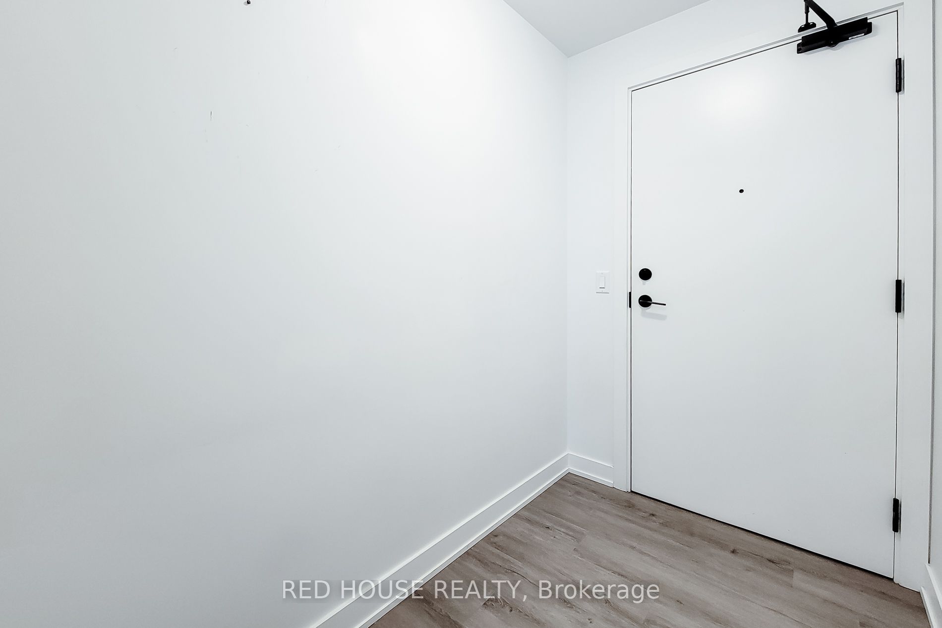 600 North Service Road 324 Property Photo 7