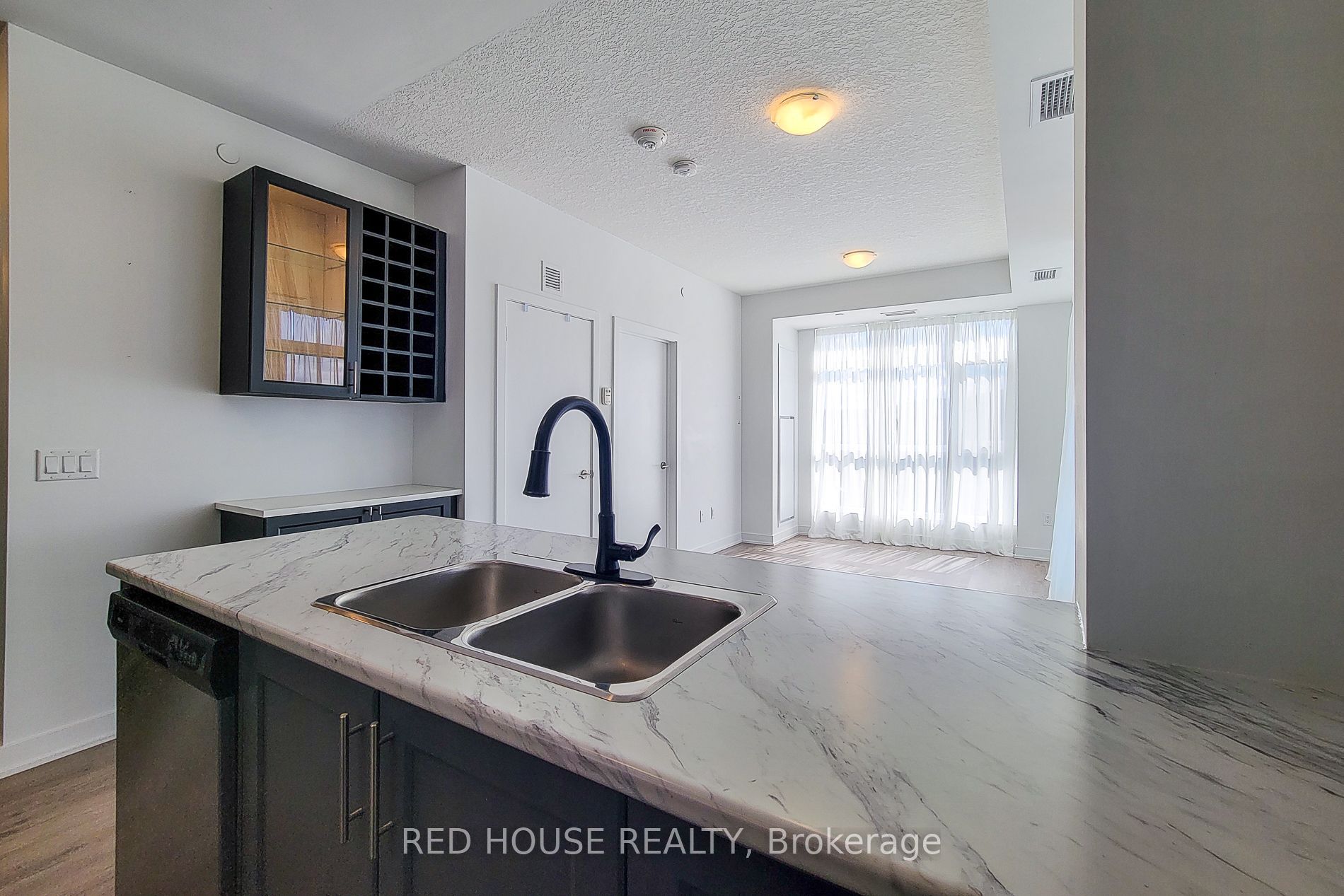 600 North Service Road 324 Property Photo 12