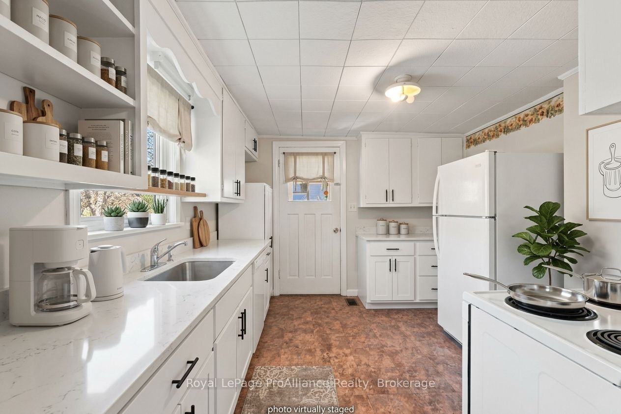193 Bridge Street W Property Photo 9