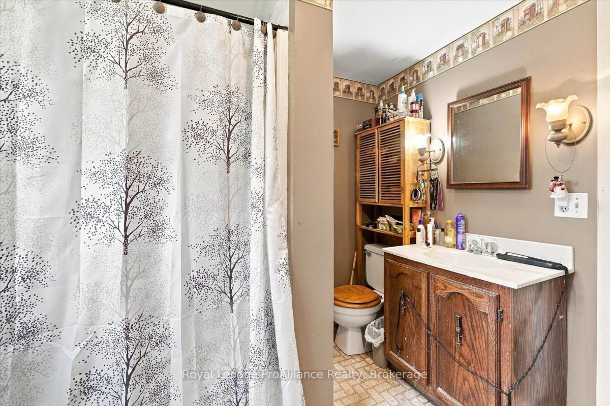 193 Bridge Street W Property Photo 22