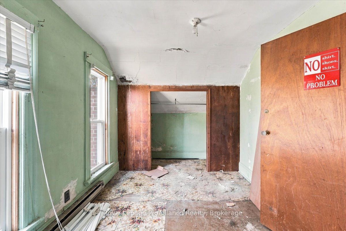 193 Bridge Street W Property Photo 27