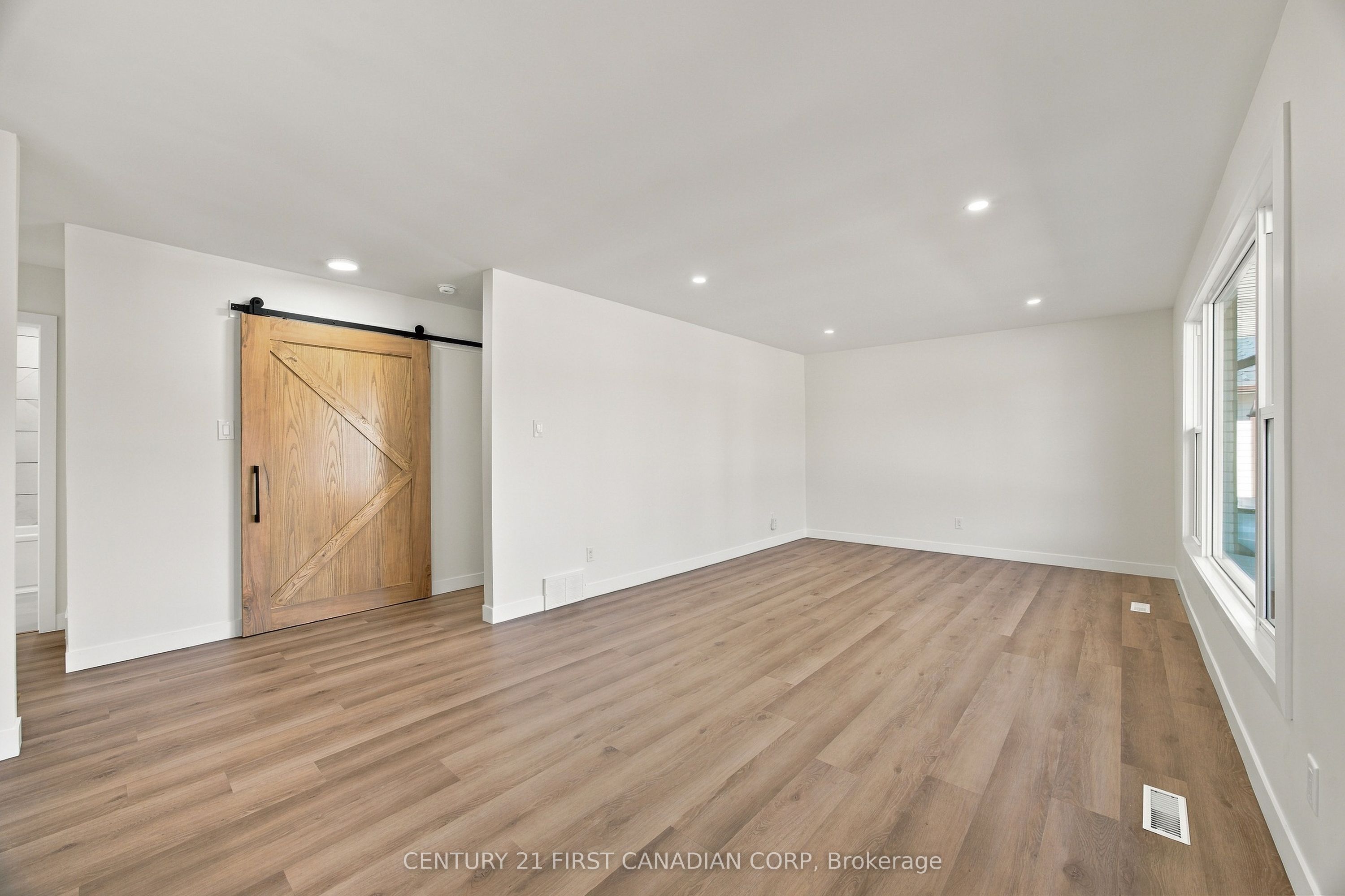 135 Nicoline Avenue Property Photo 15