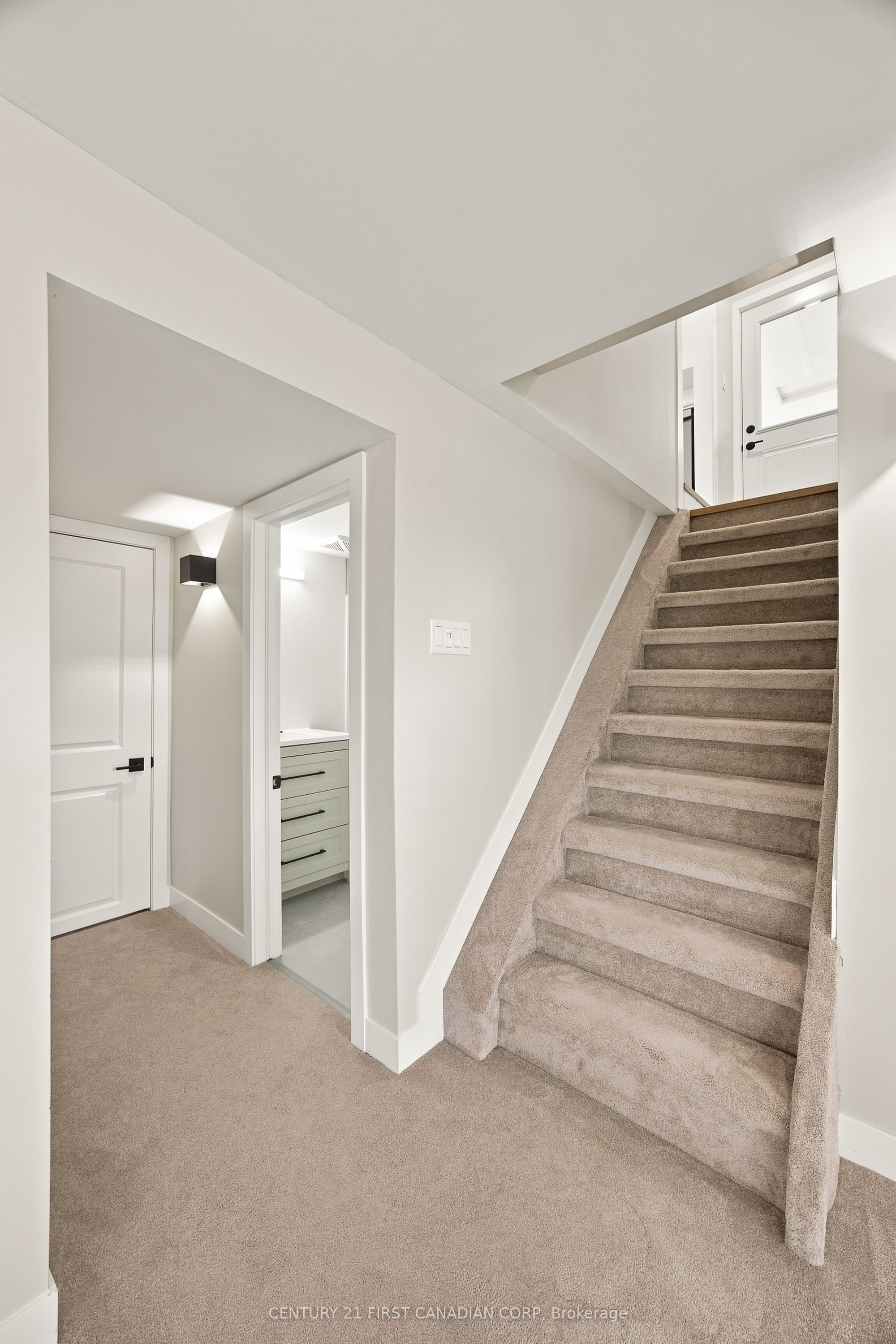 135 Nicoline Avenue Property Photo 23