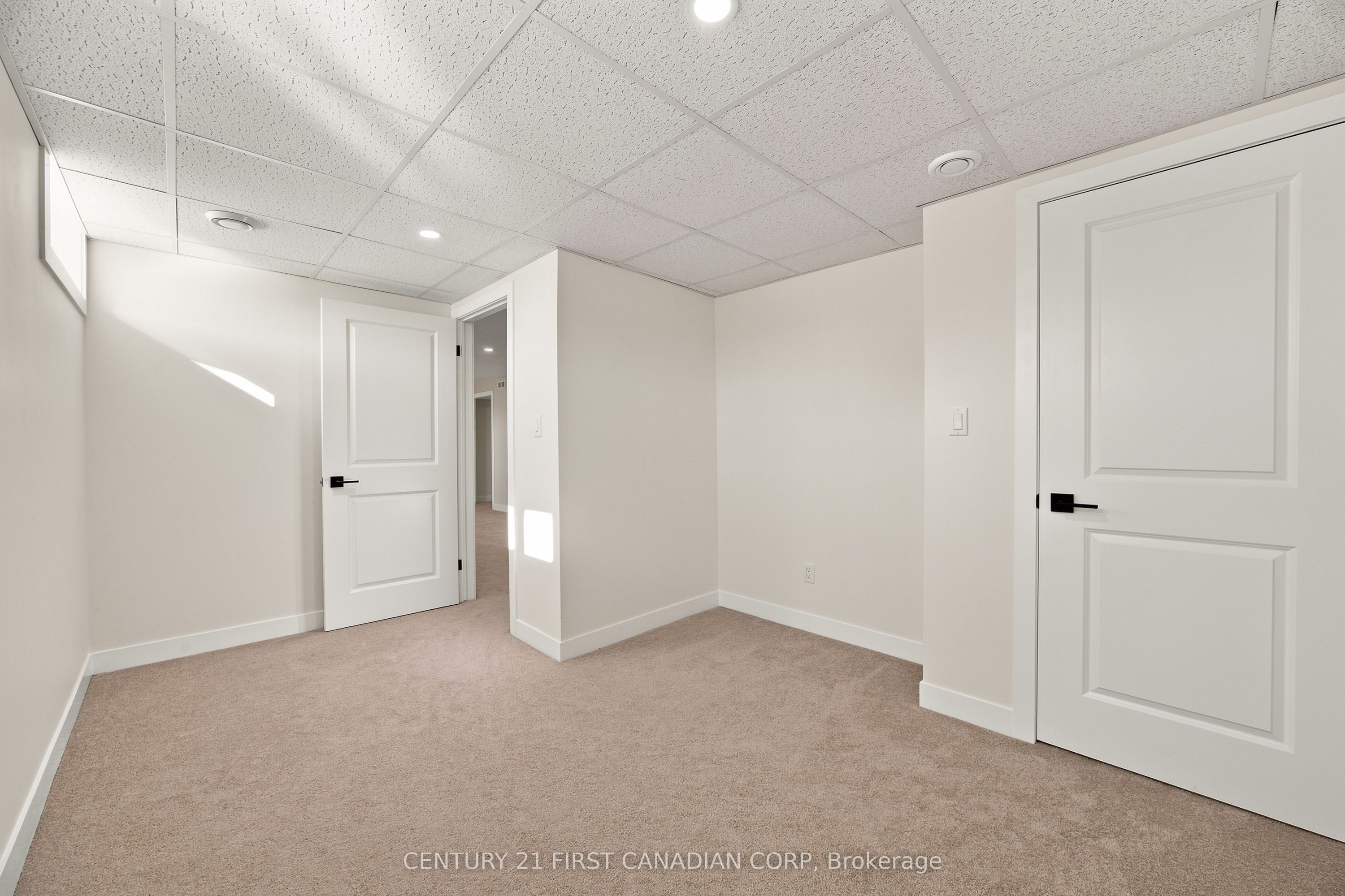 135 Nicoline Avenue Property Photo 28