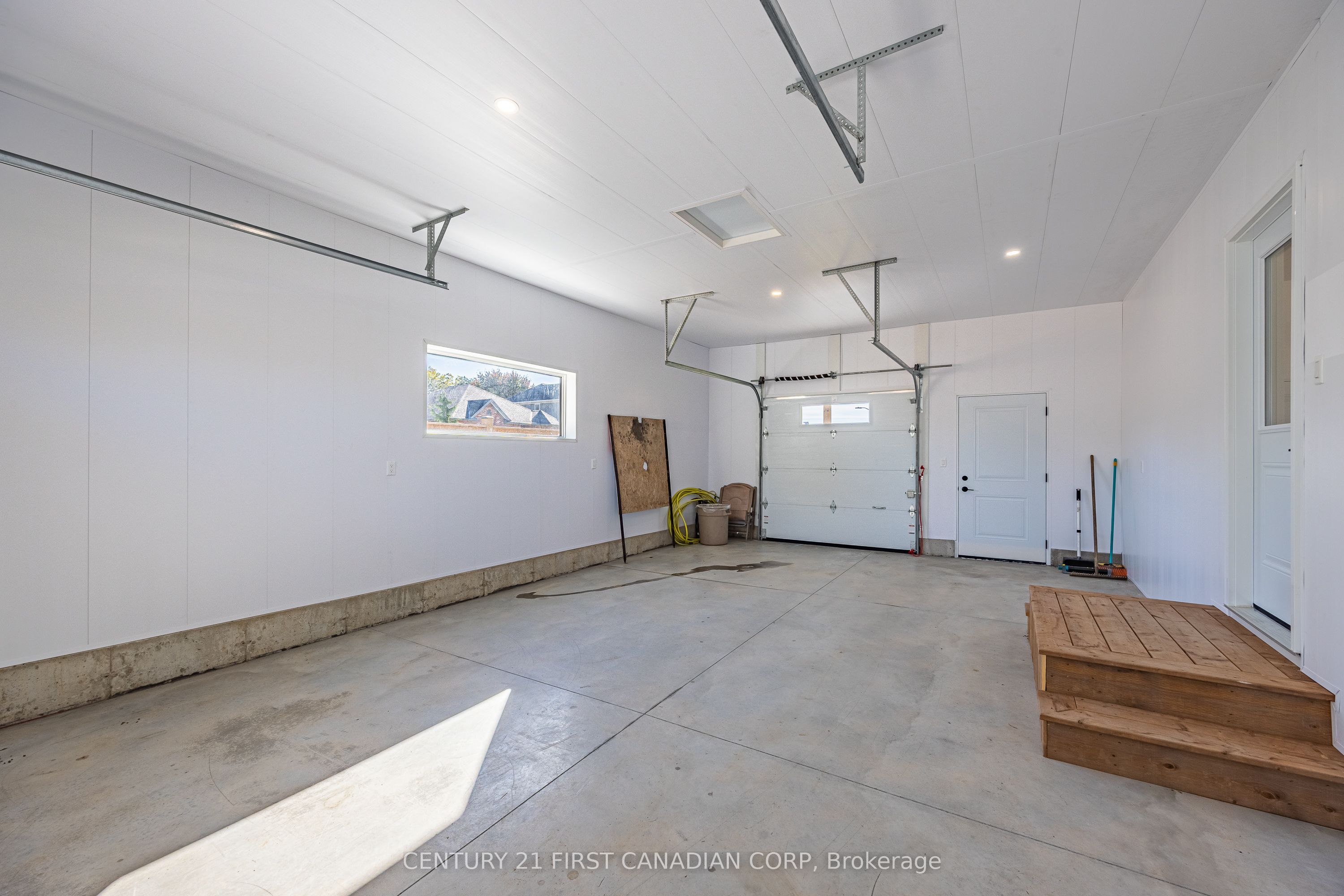 135 Nicoline Avenue Property Photo 31