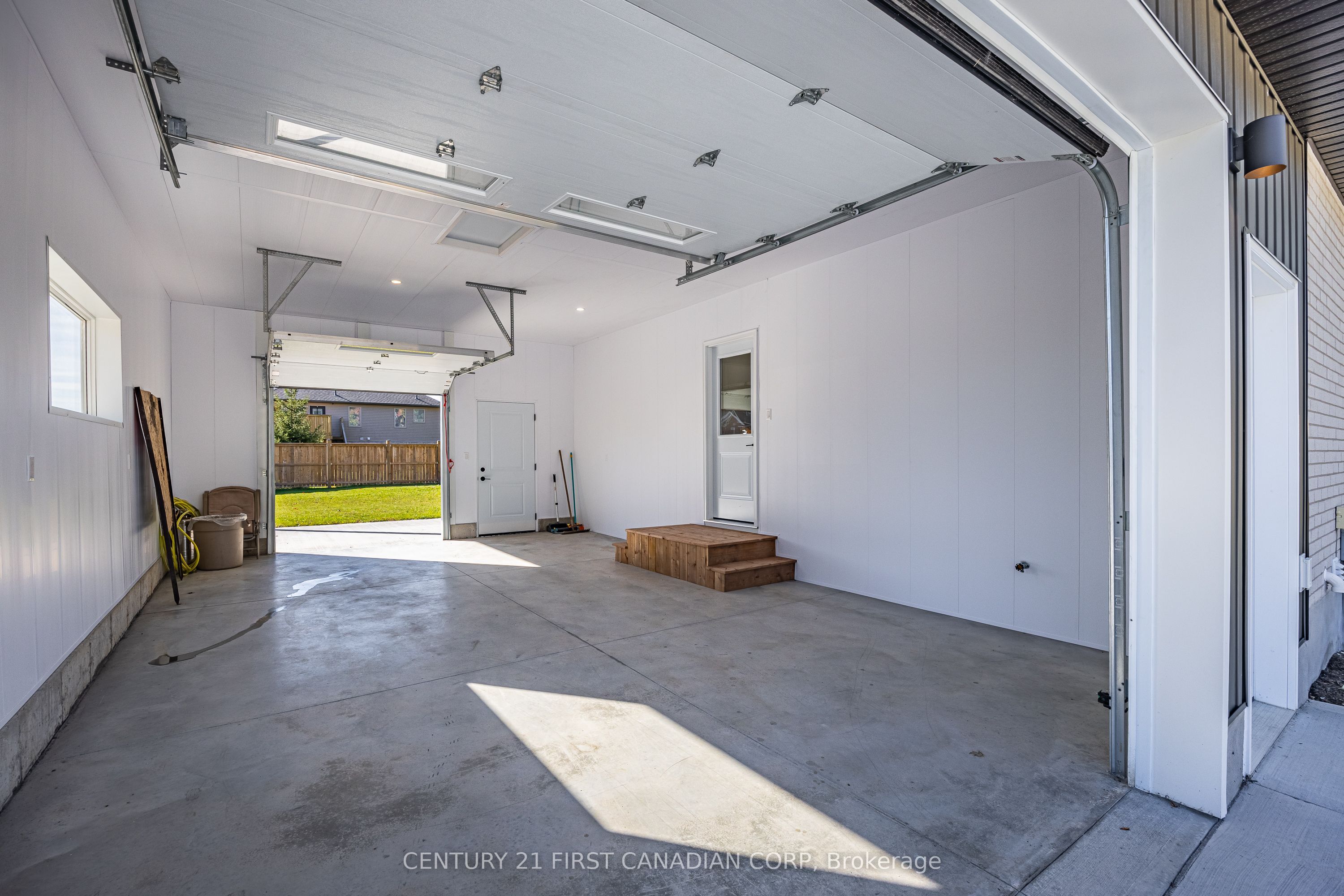 135 Nicoline Avenue Property Photo 32