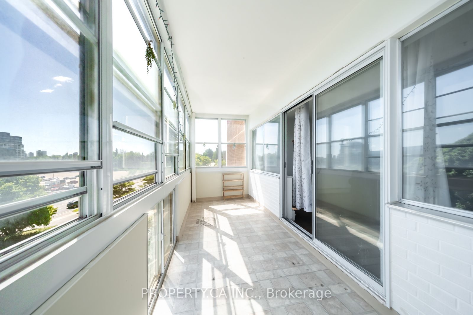 45 Westmount Road N 404 Property Photo 11