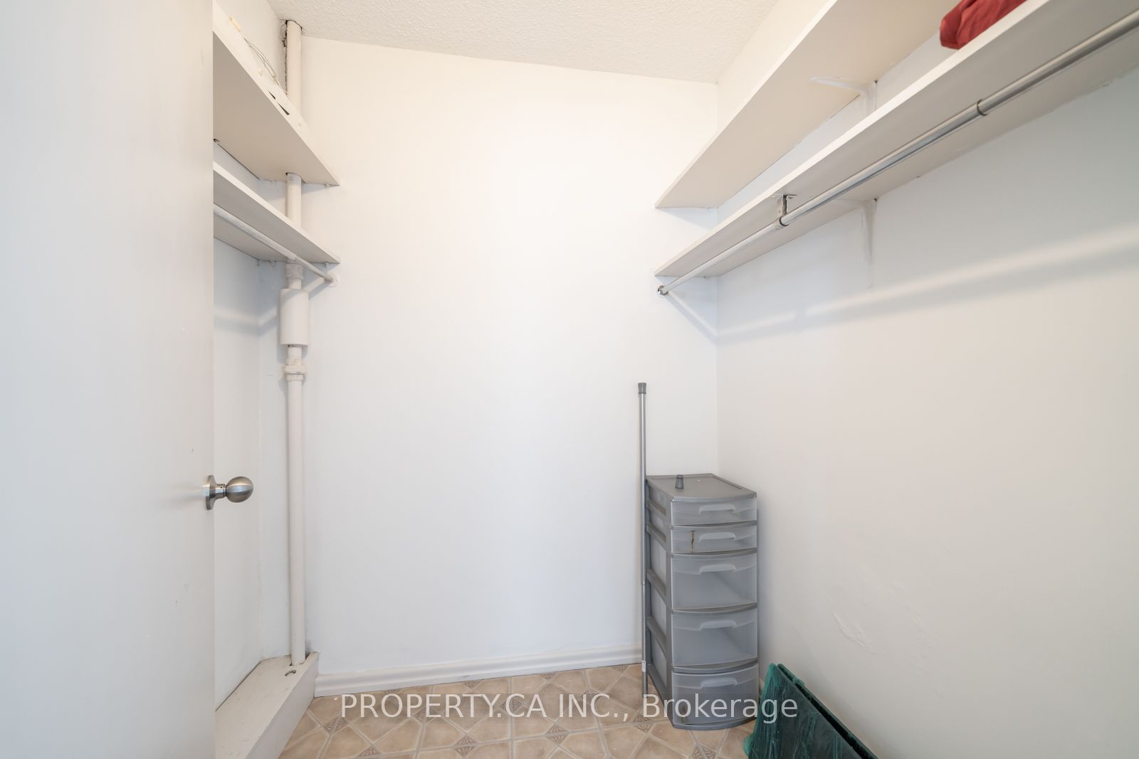 45 Westmount Road N 404 Property Photo 15