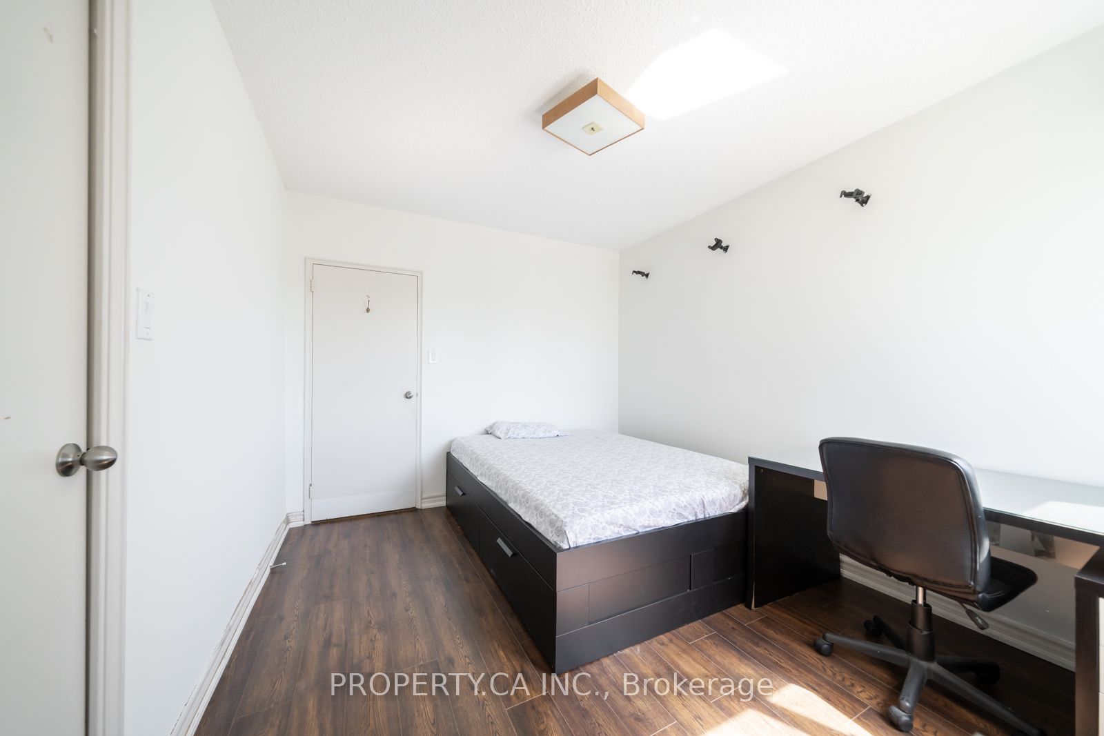 45 Westmount Road N 404 Property Photo 16