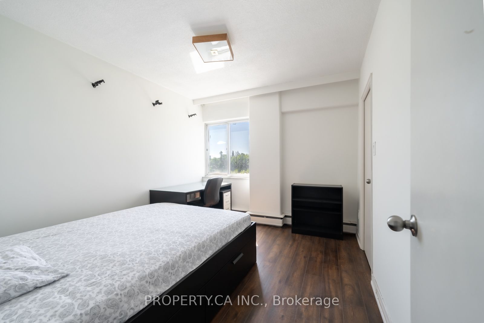 45 Westmount Road N 404 Property Photo 18