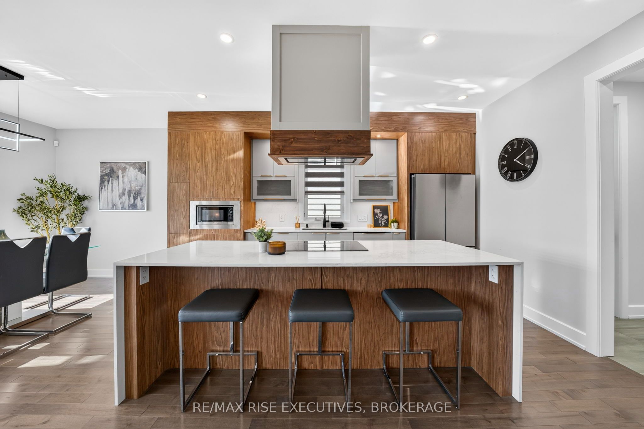 14 Park Crescent Property Photo 9