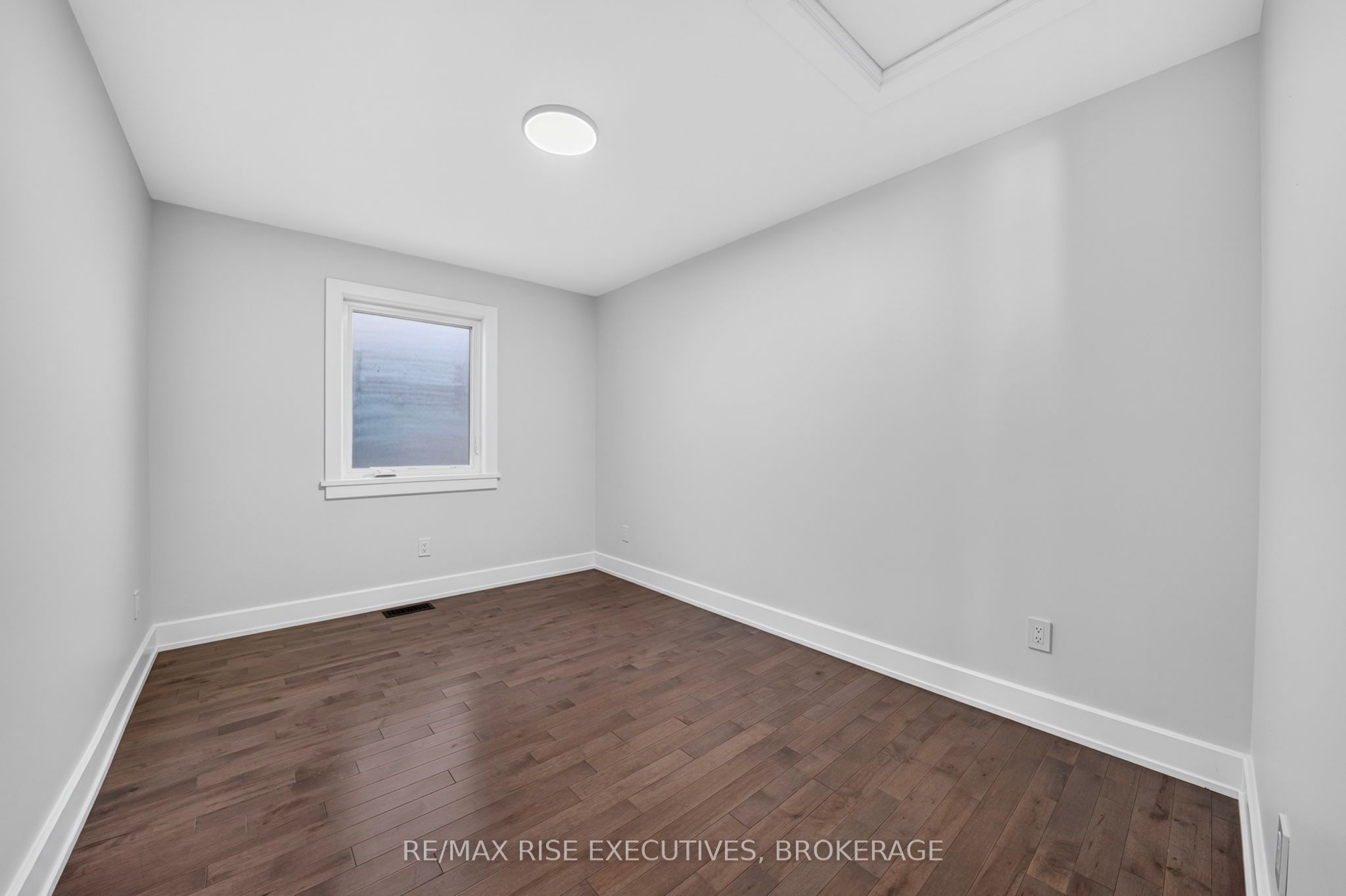 14 Park Crescent Property Photo 27