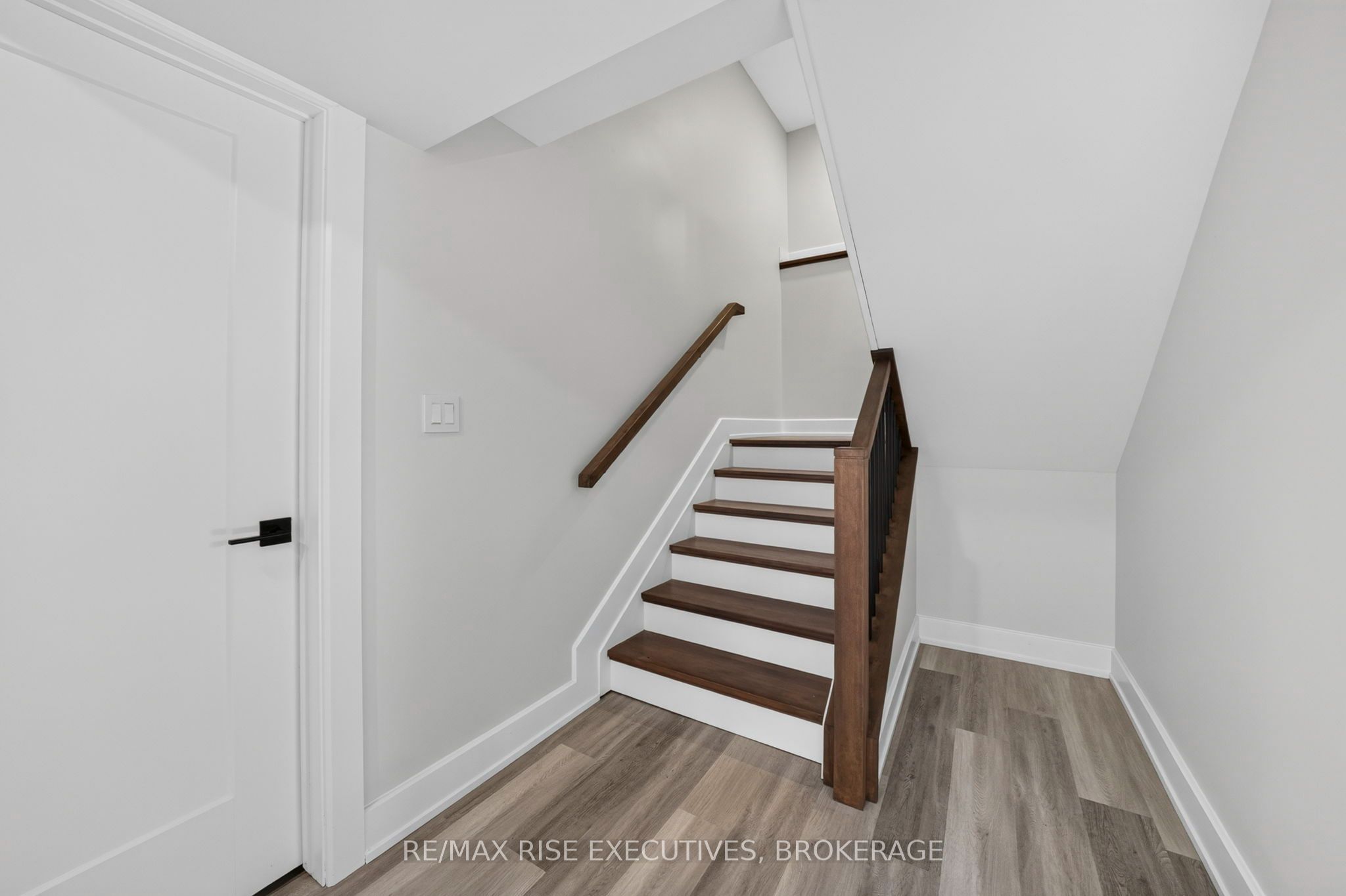 14 Park Crescent Property Photo 37