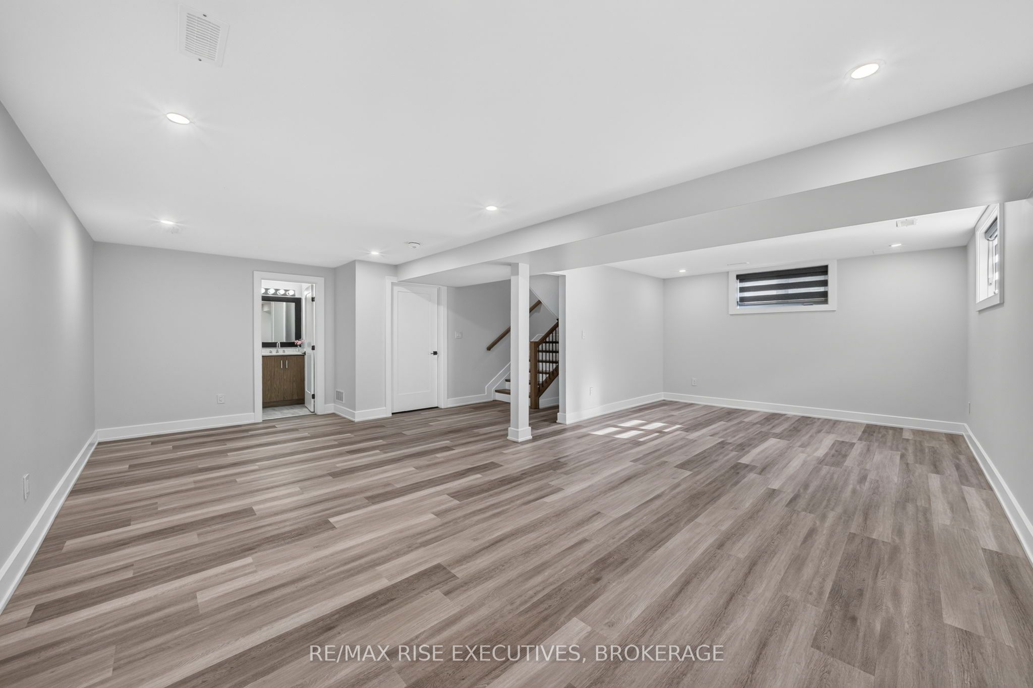 14 Park Crescent Property Photo 38