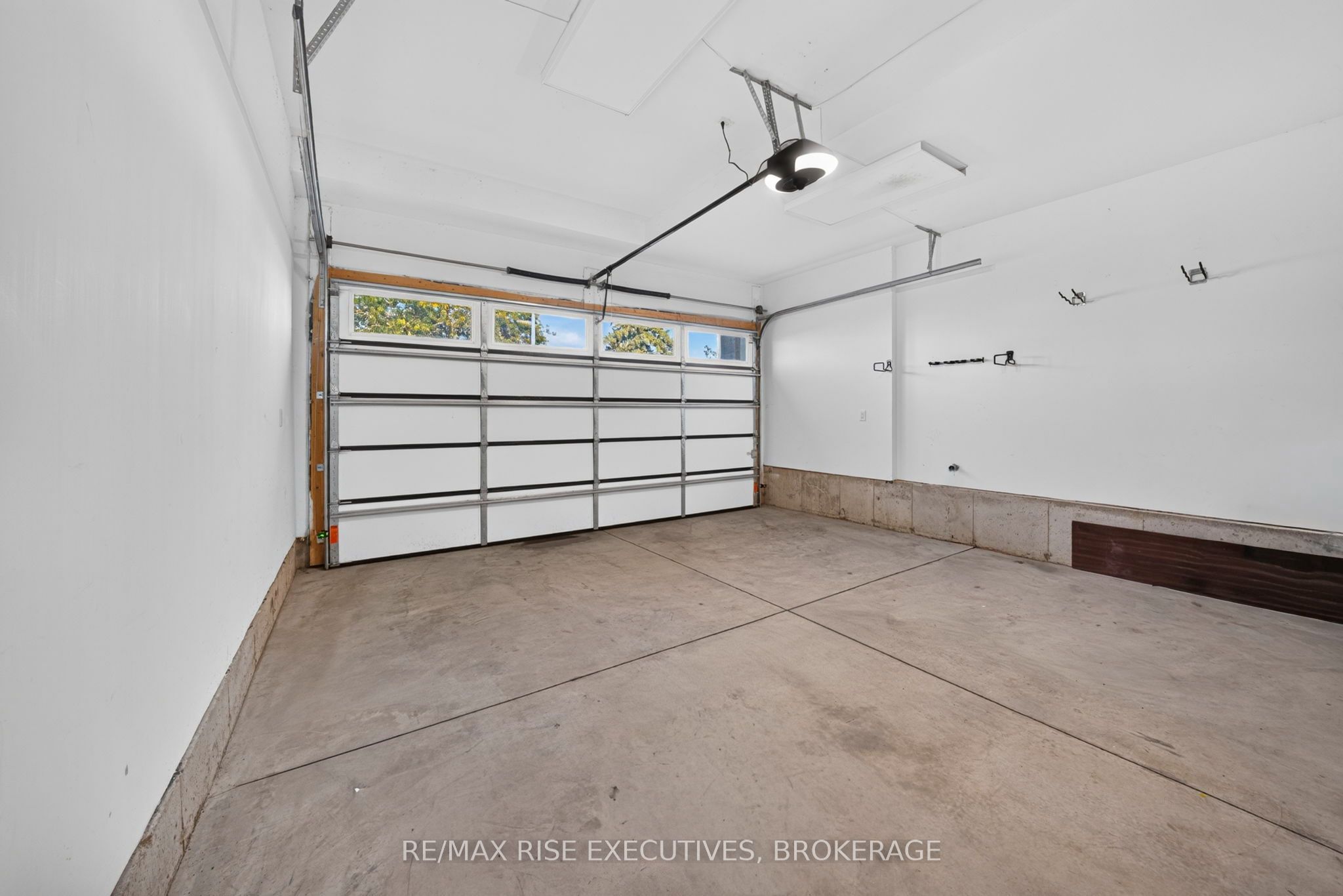 14 Park Crescent Property Photo 41