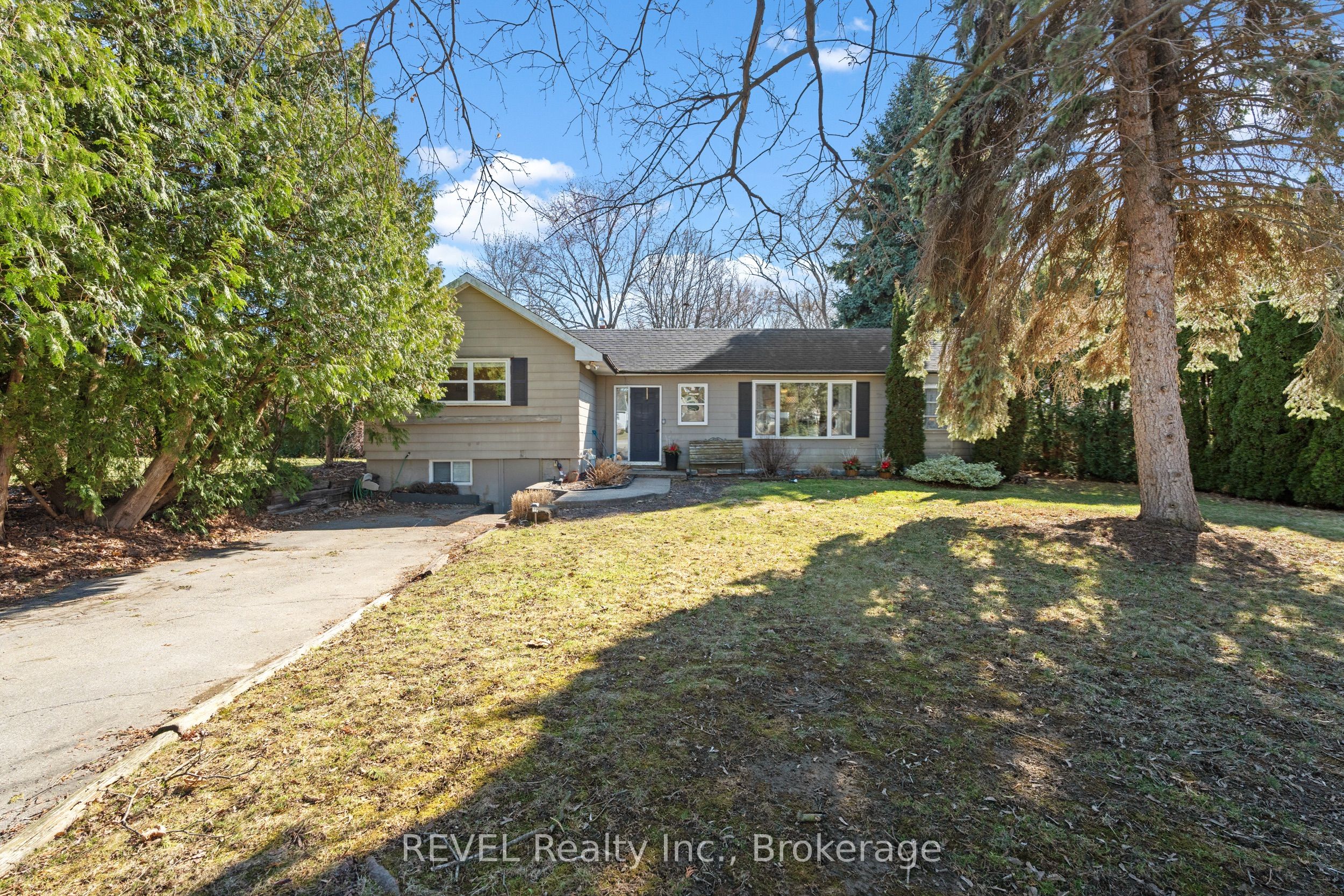 639 Penner Street Property Photo 2