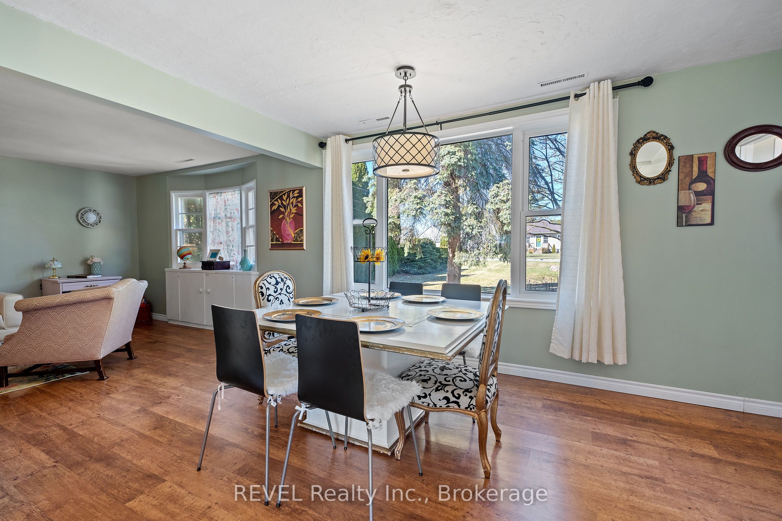 639 Penner Street Property Photo 4
