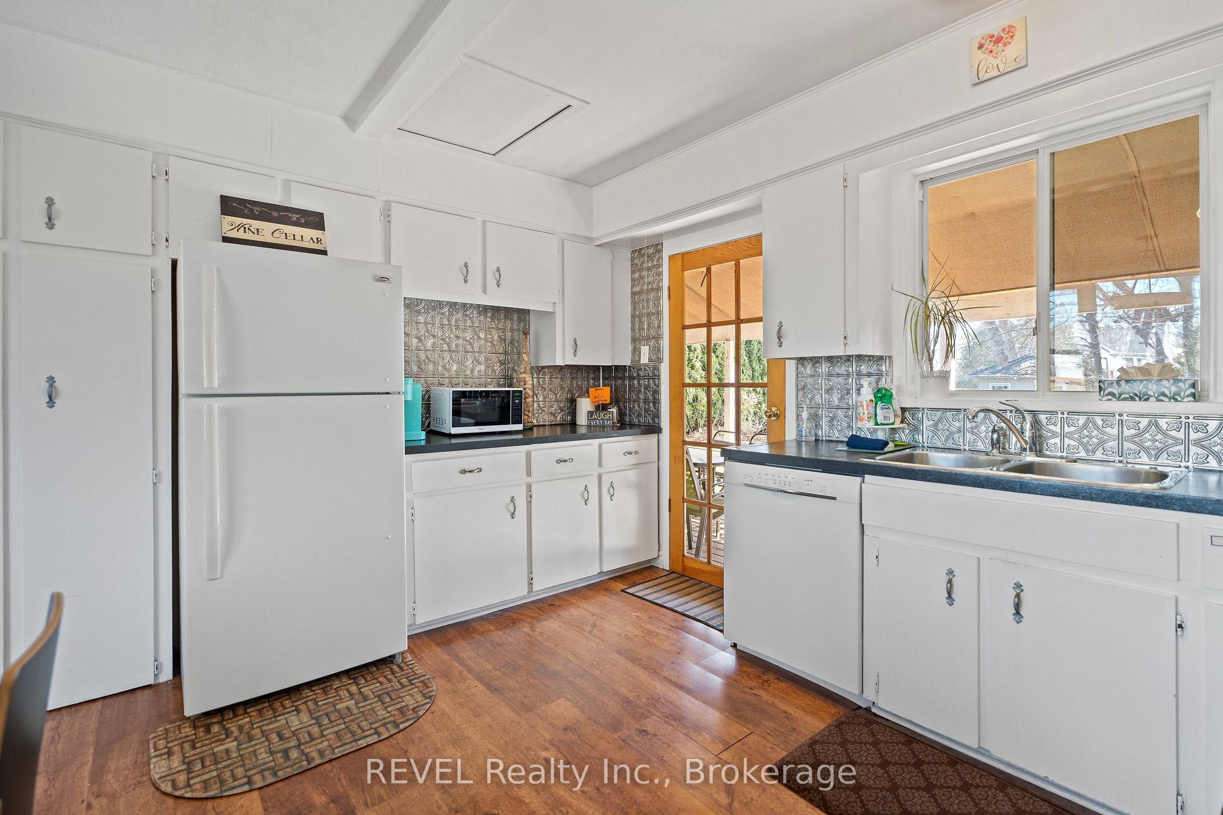 639 Penner Street Property Photo 5