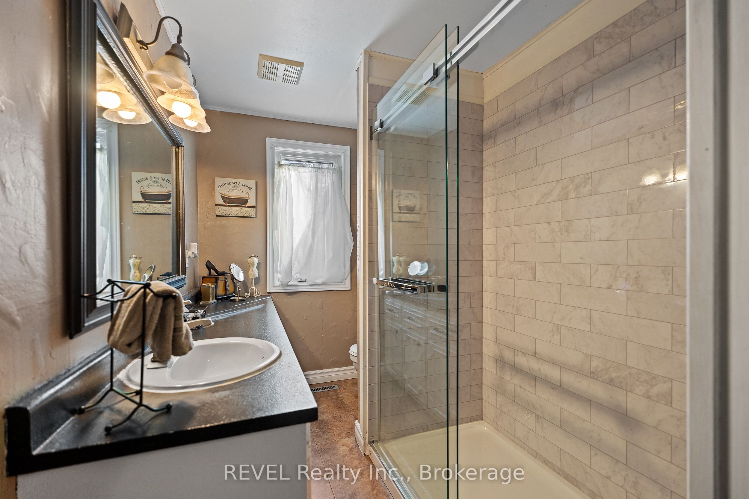 639 Penner Street Property Photo 13