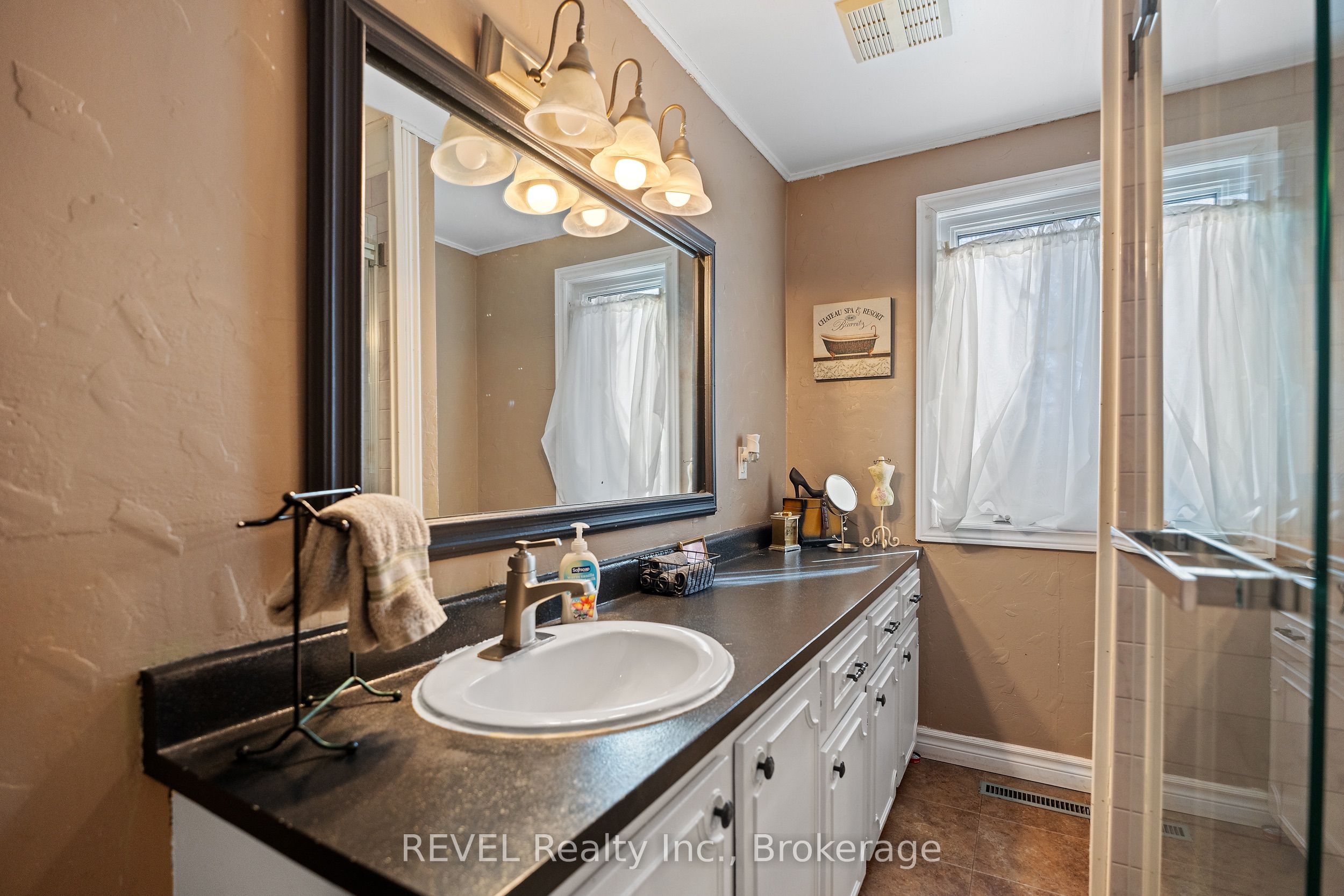 639 Penner Street Property Photo 14